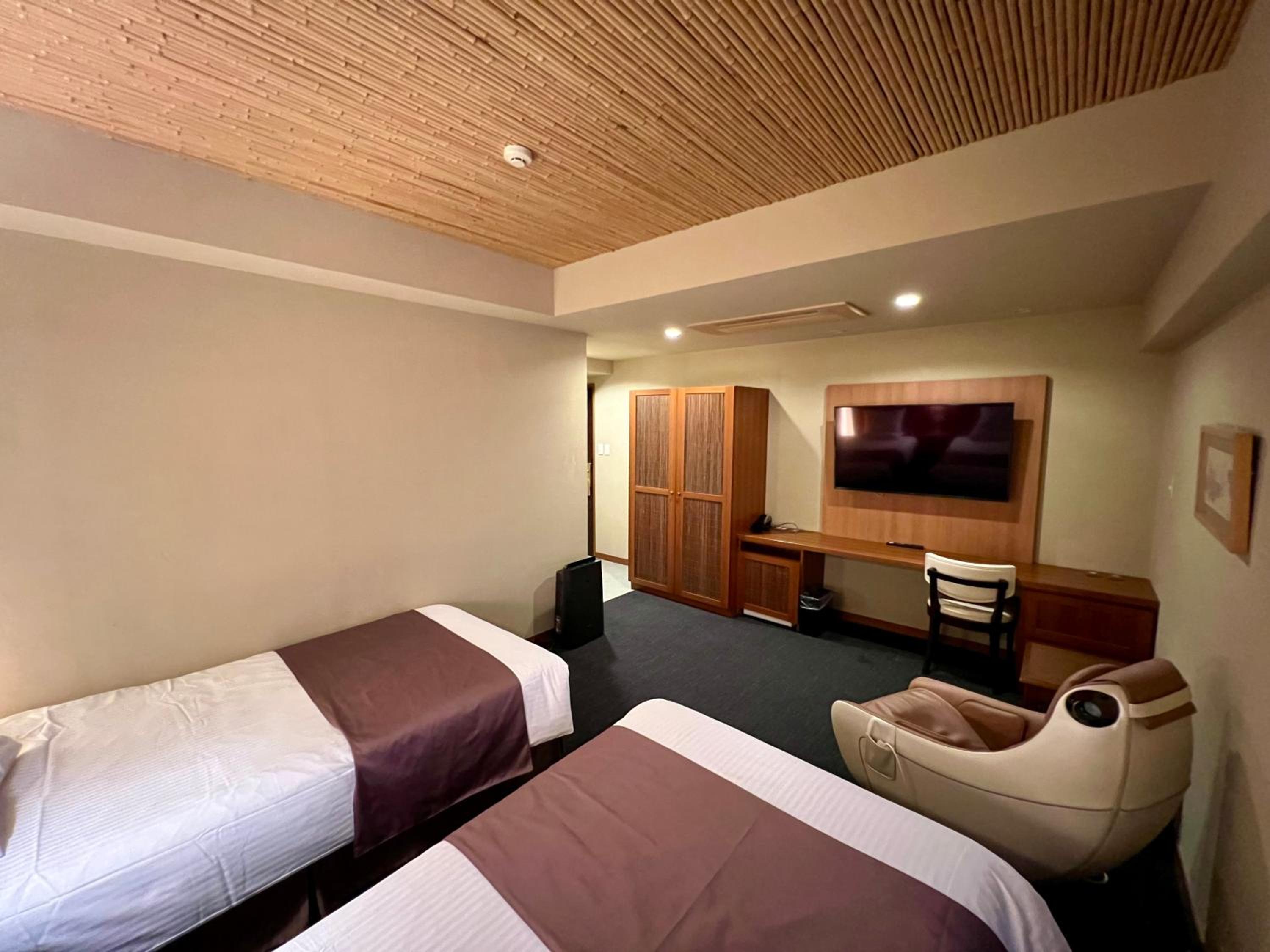 Deluxe Twin Room - Non-Smoking - Photo 2