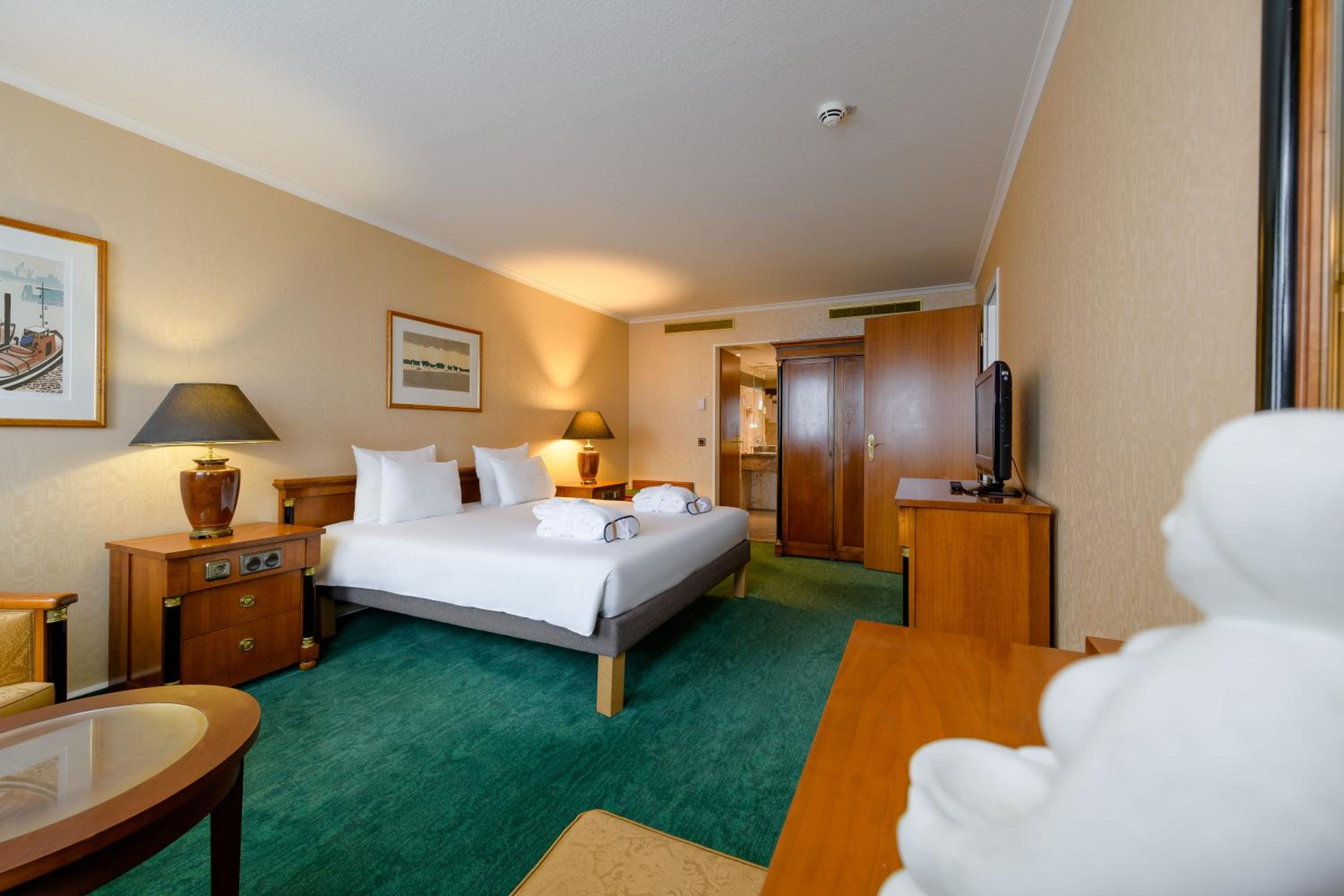 Superior Suite - Photo 3