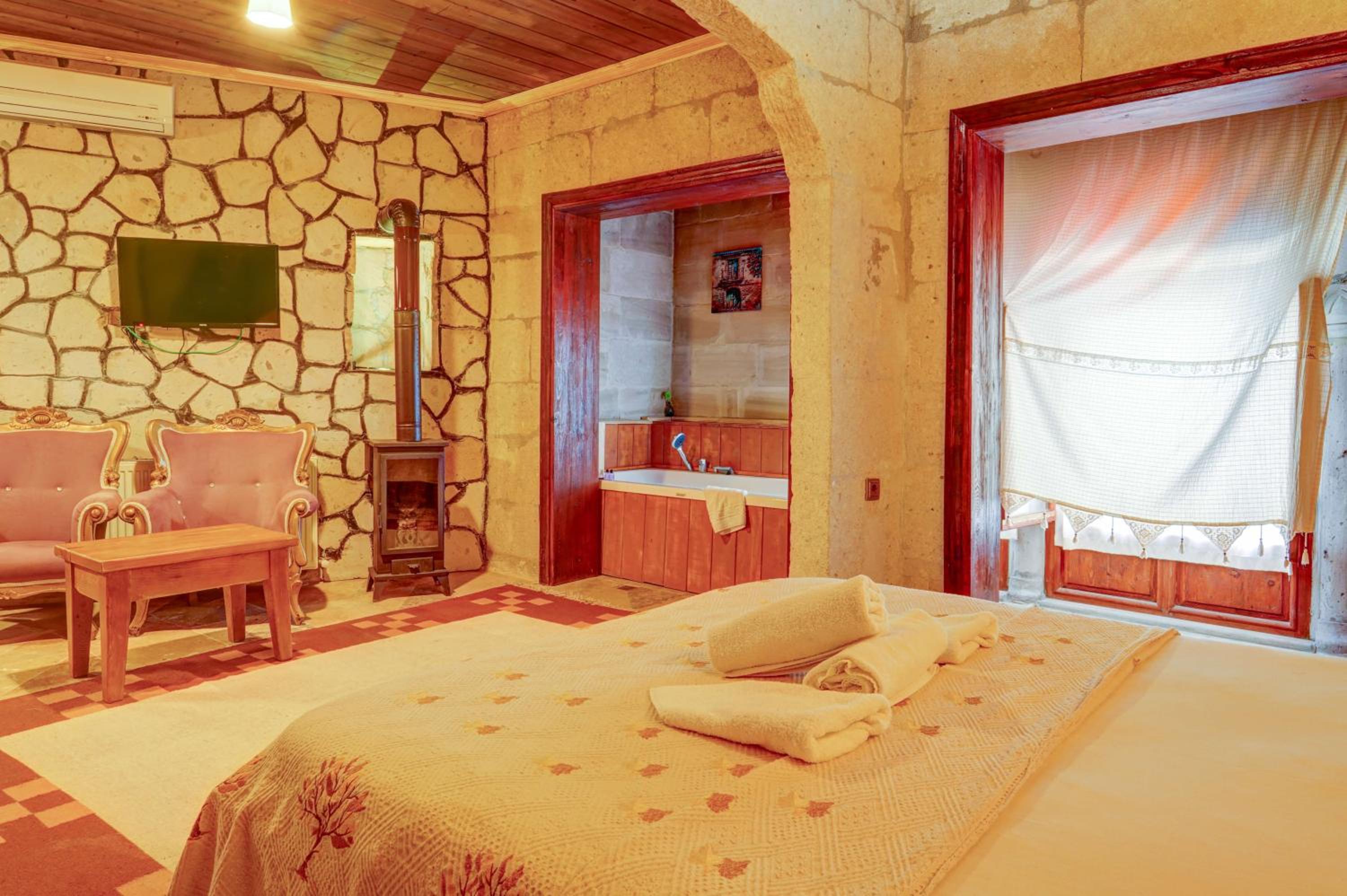King Room with Garden View - Photo 11