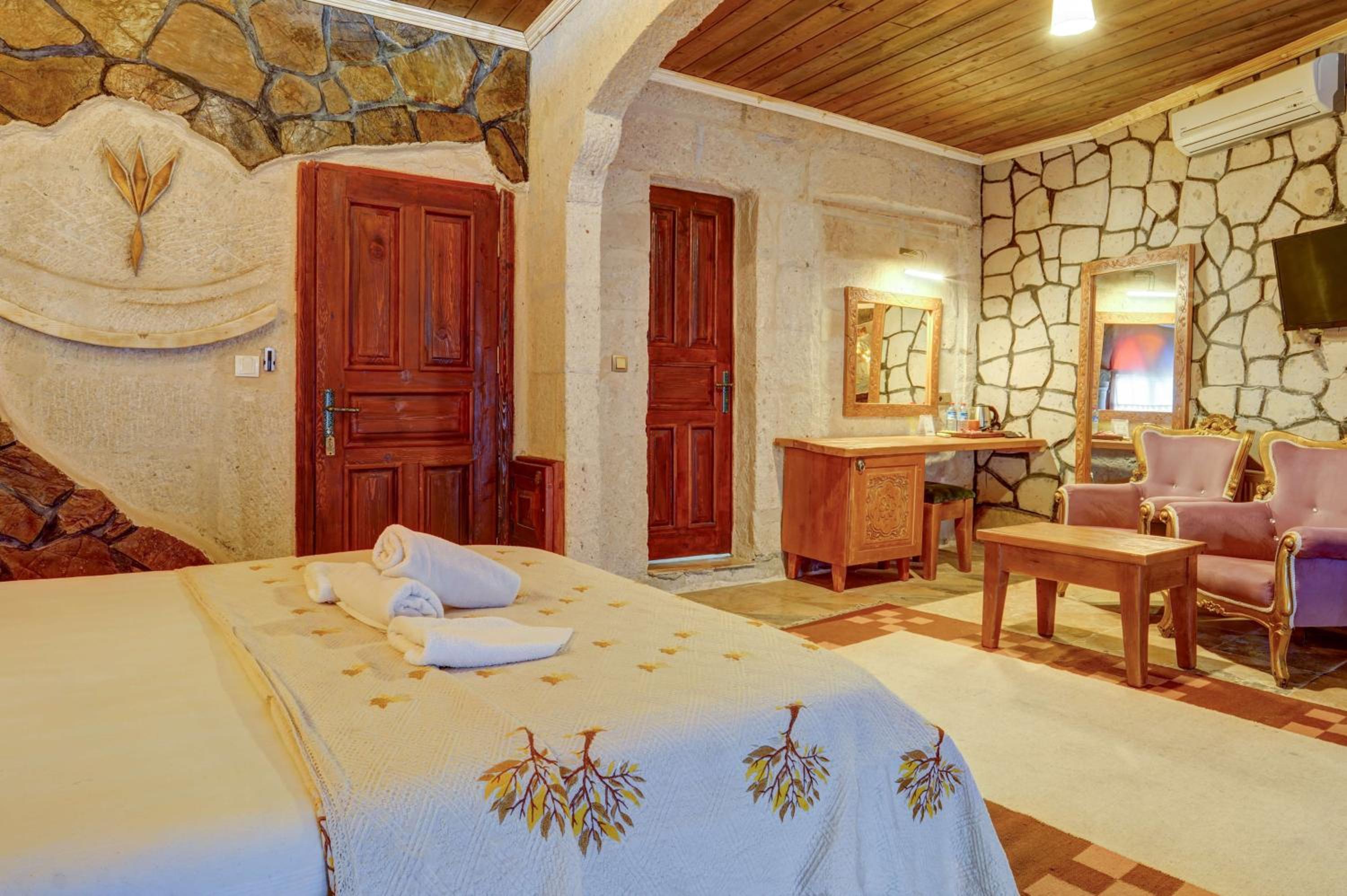 King Room with Garden View - Photo 13