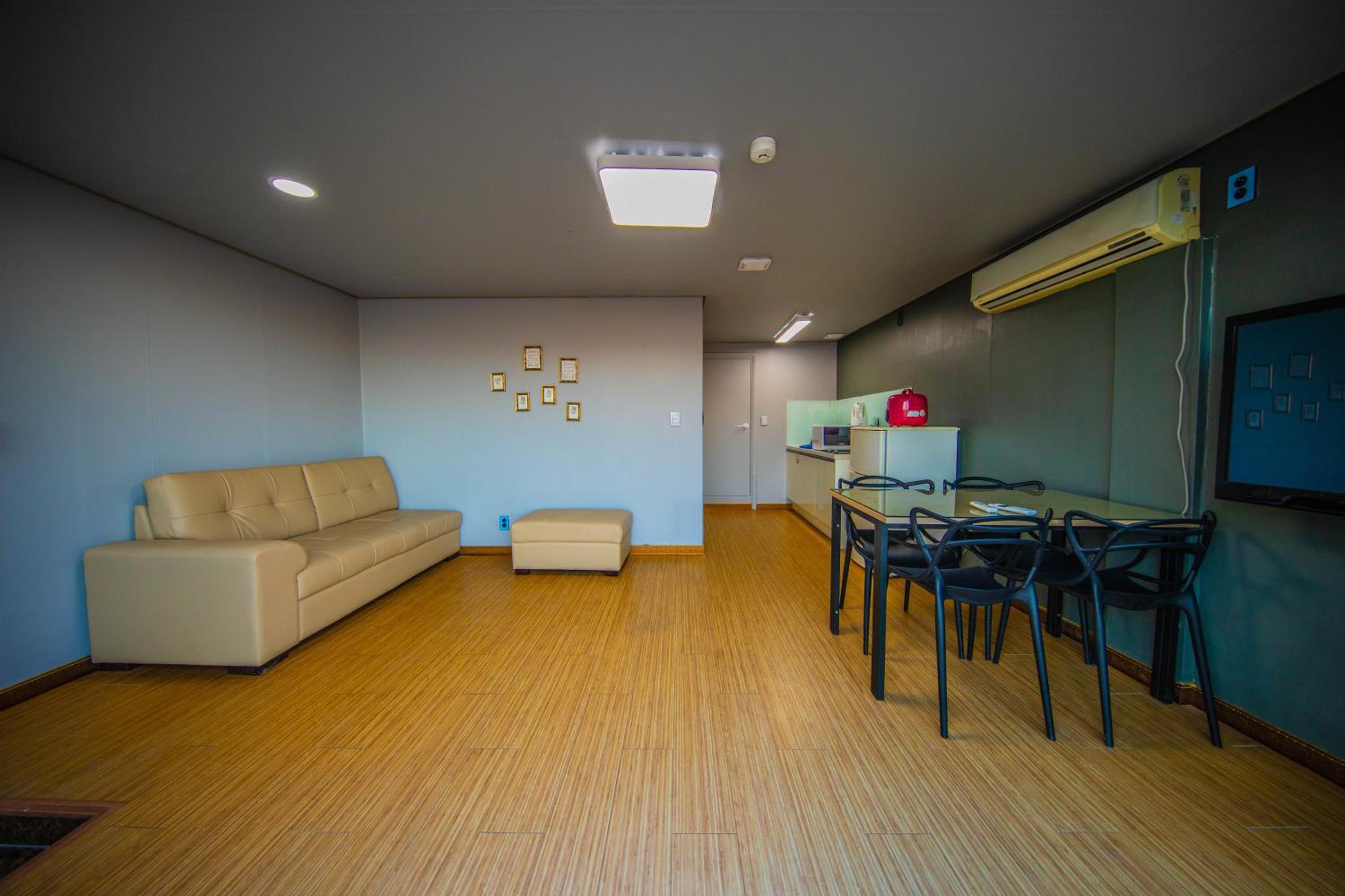 Family Room photo 1