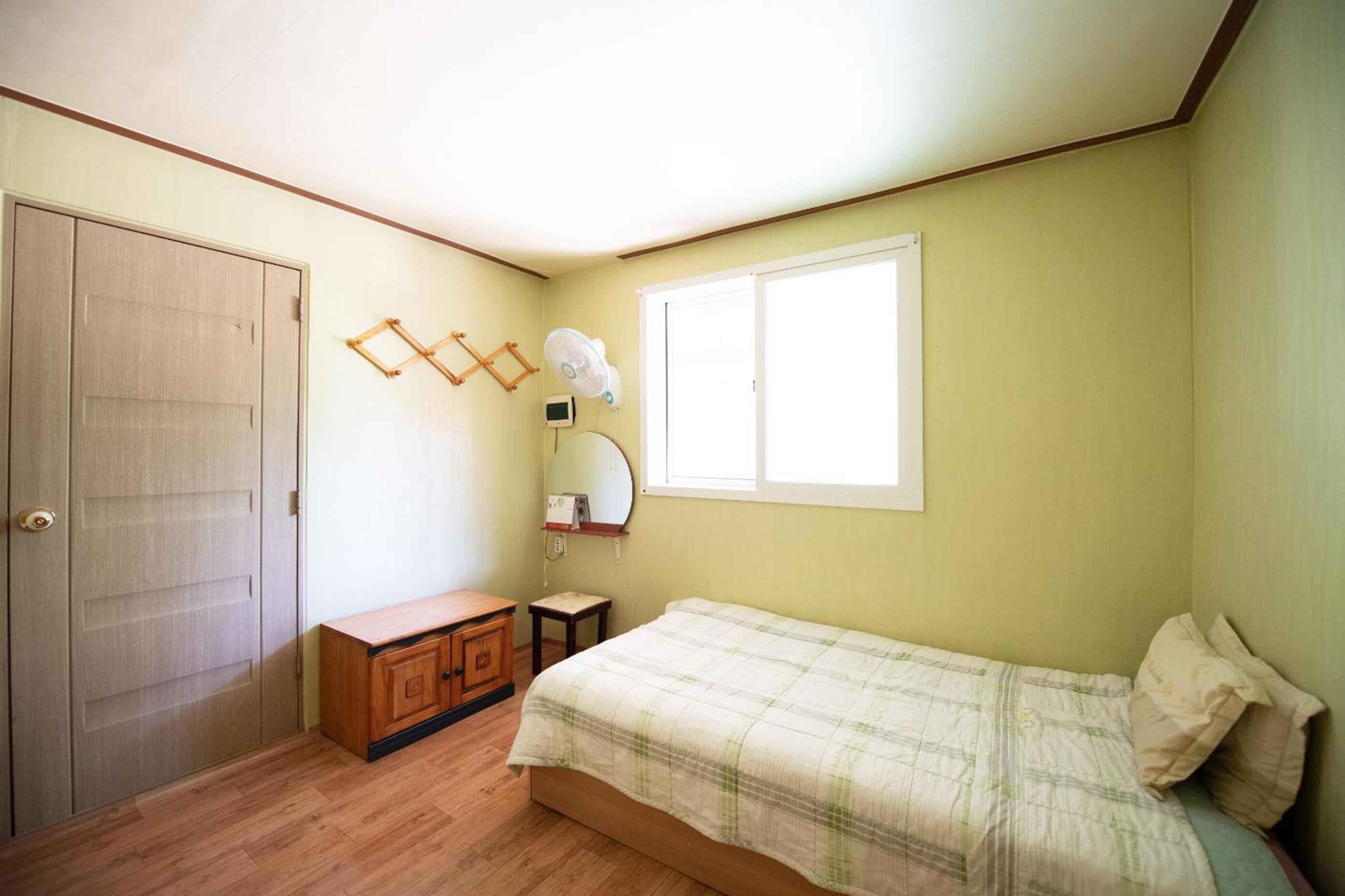 Triple Room - Photo 13