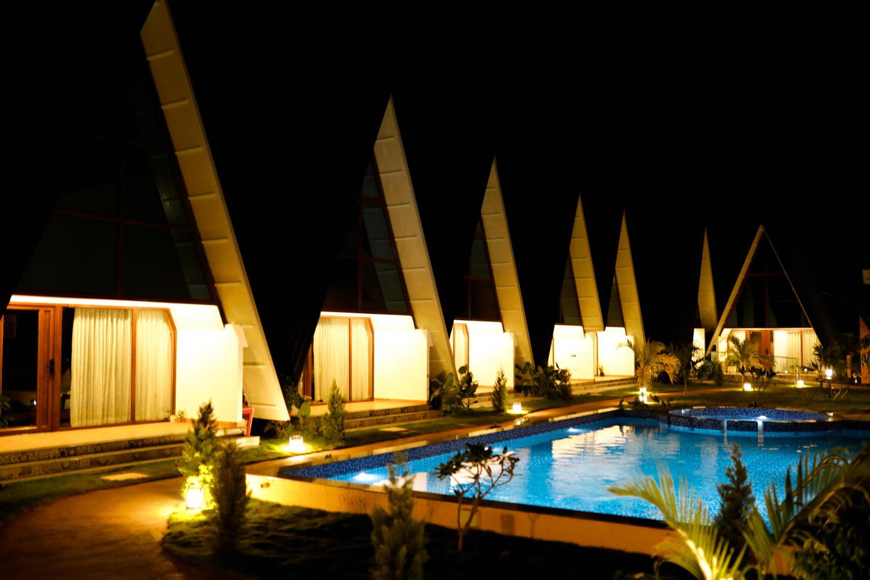 Double Room with Pool View photo 3