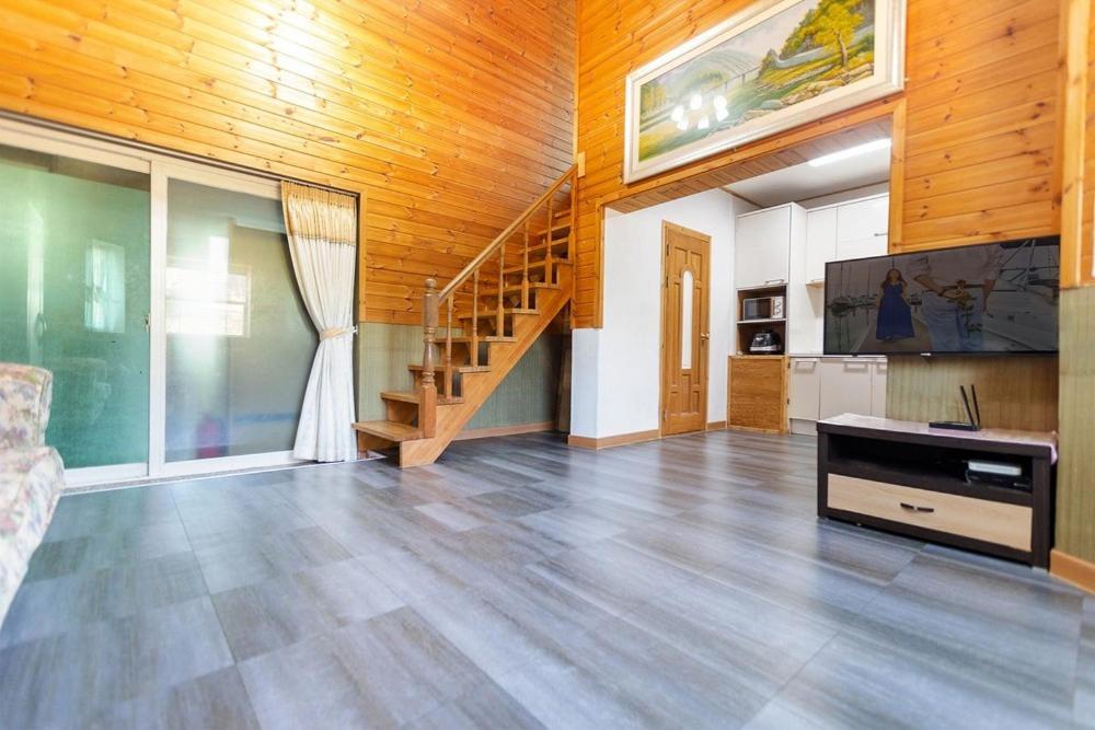 Family Room photo 1