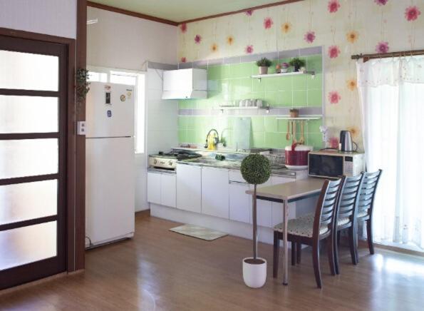 Family Room - Photo 6