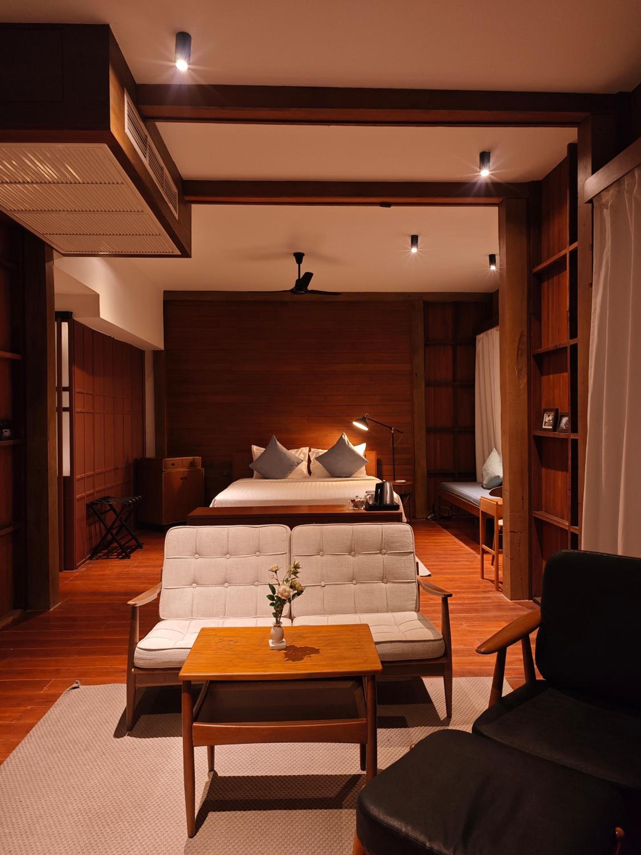 Junior Suite with Canal View