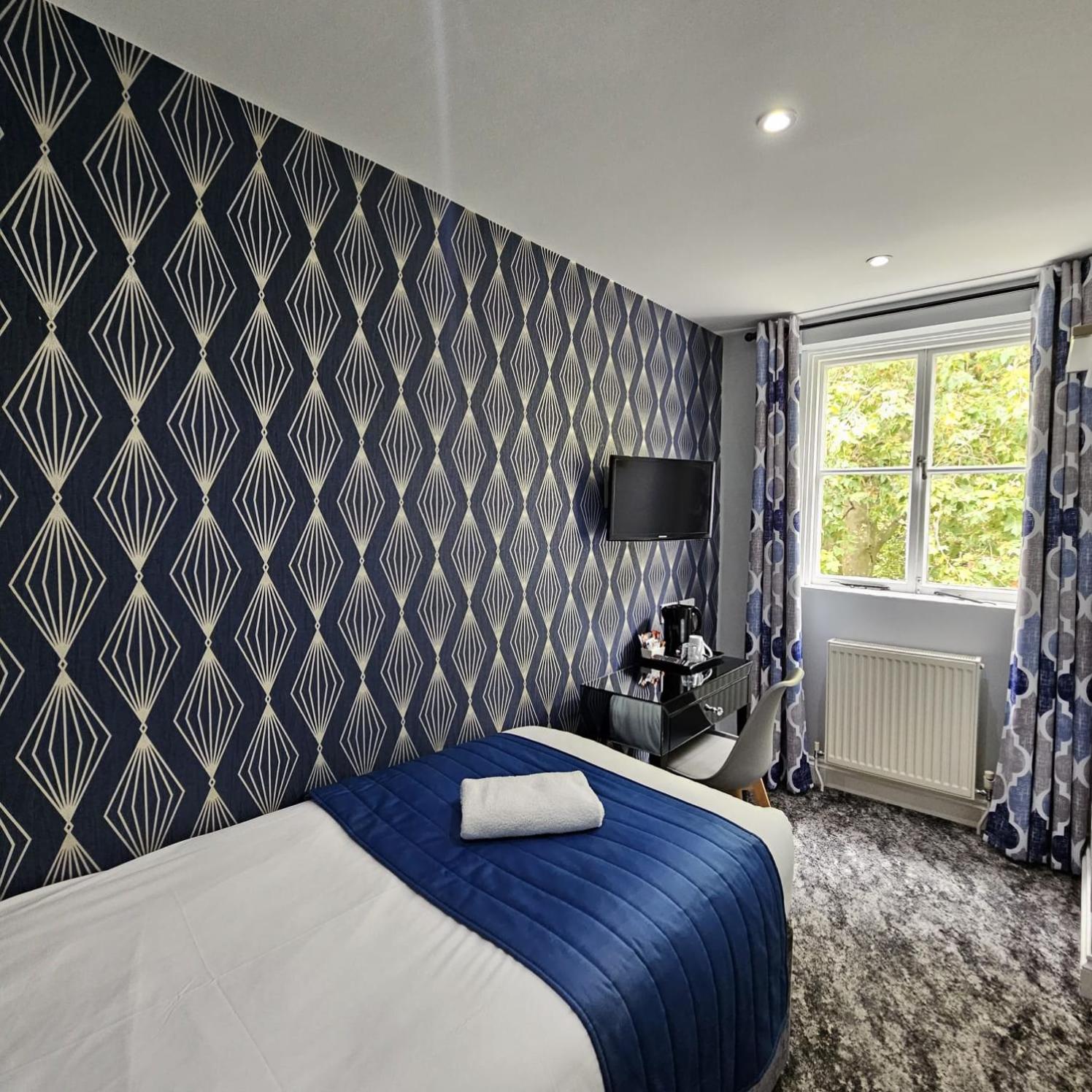 Single Room - En Suite photo 1