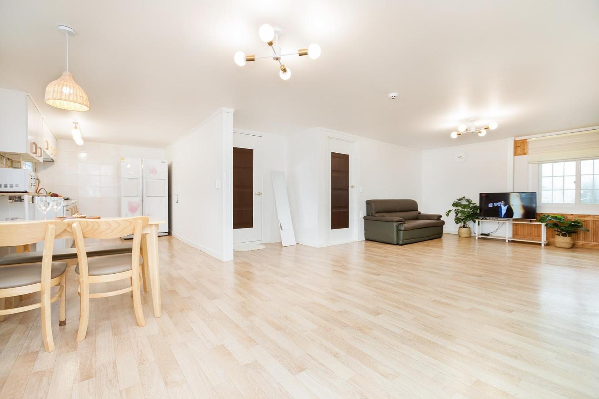 Family Room photo 3