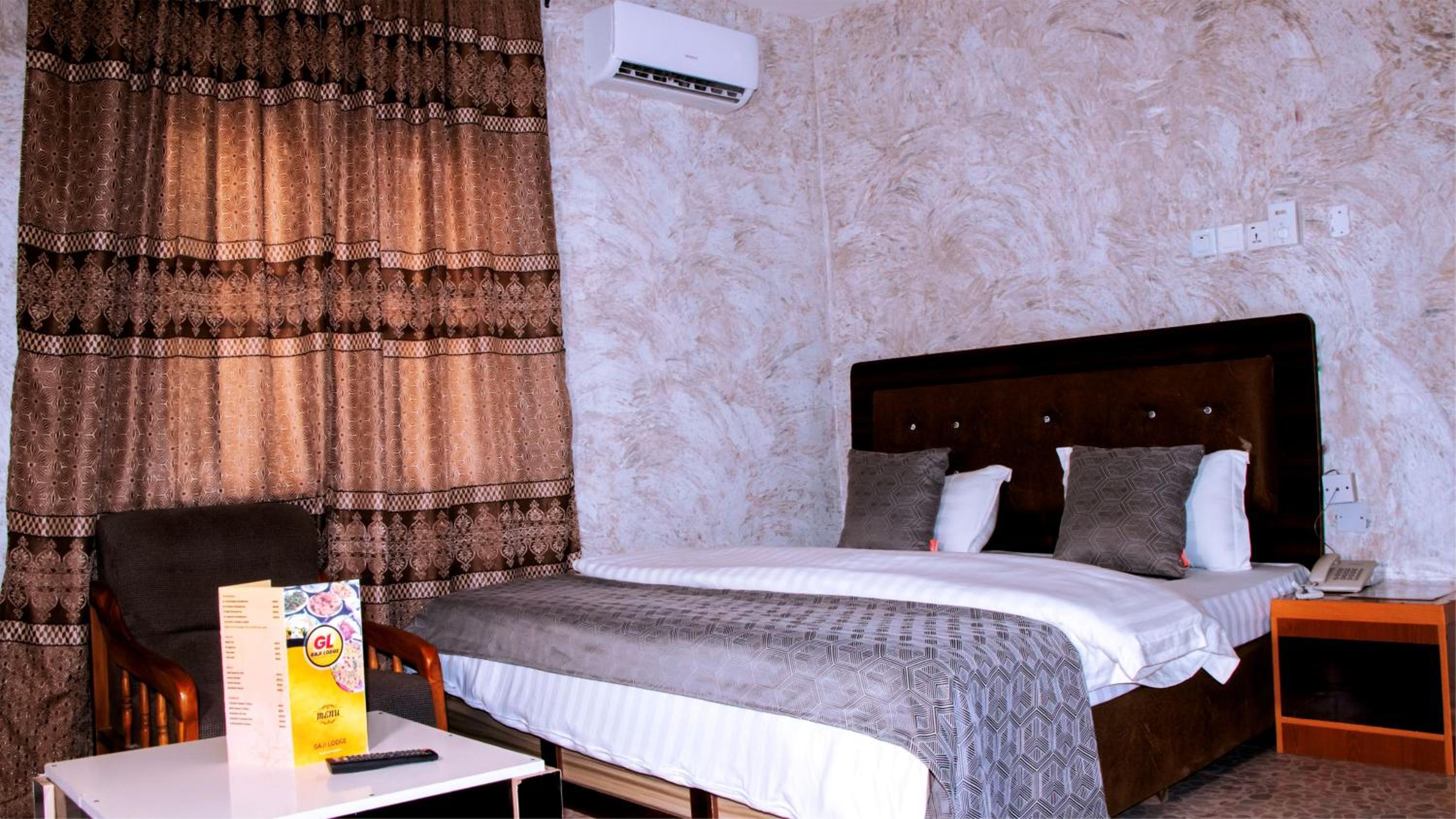 Large Single Room photo 3