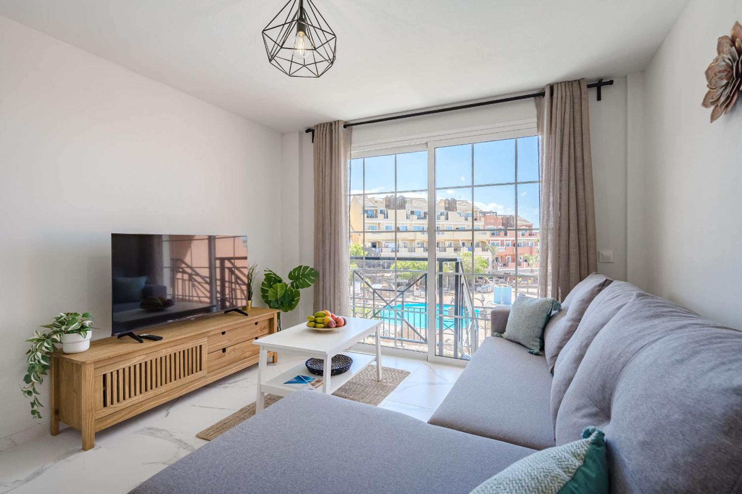 Apartamento de Dos Dormitorios con Vista a la Piscina