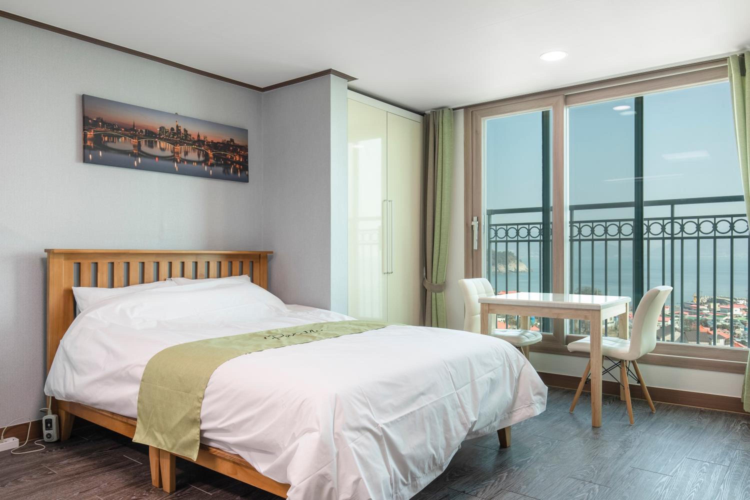 Double Room 5 photo 1
