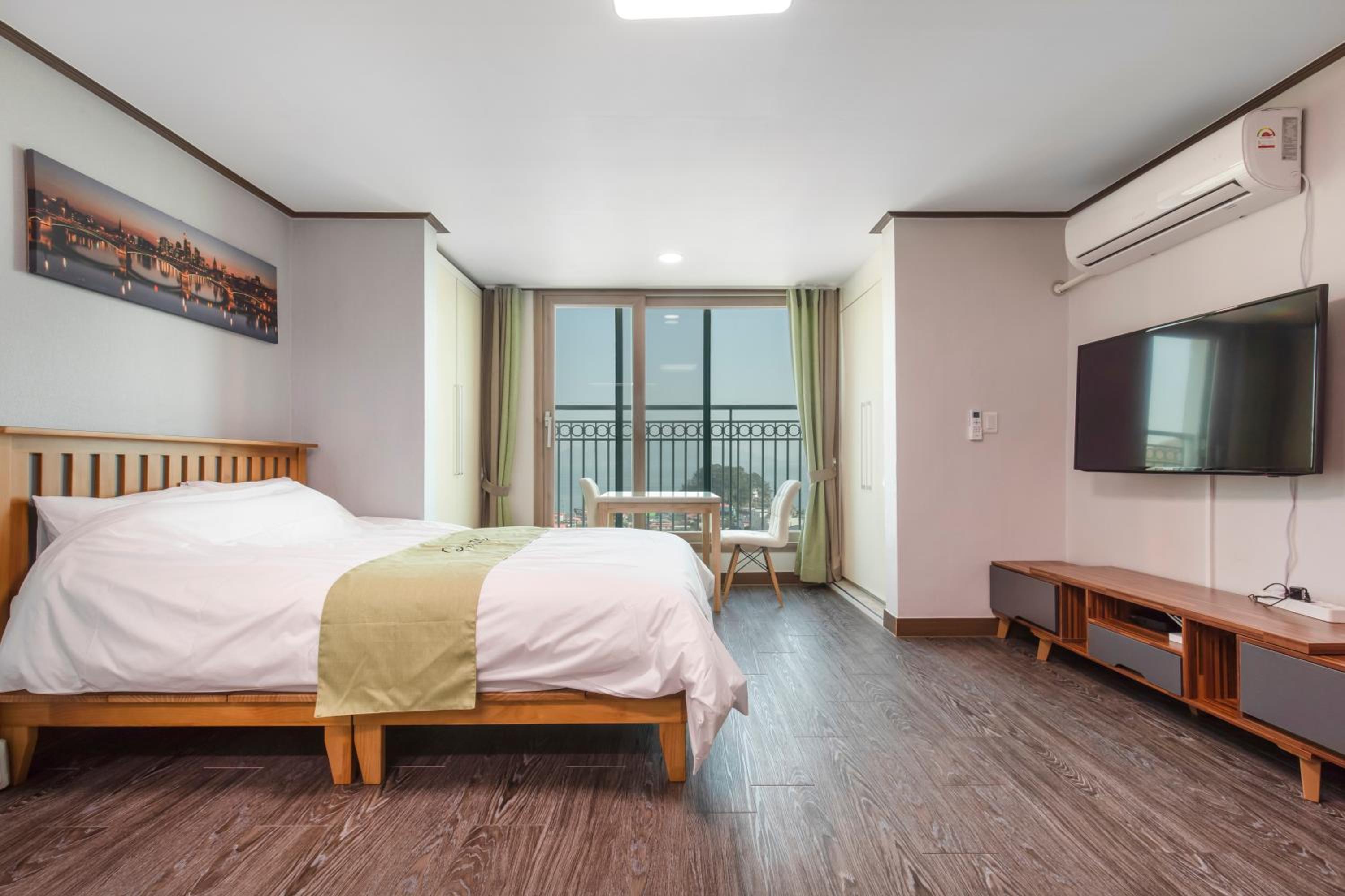 Double Room 5 photo 2