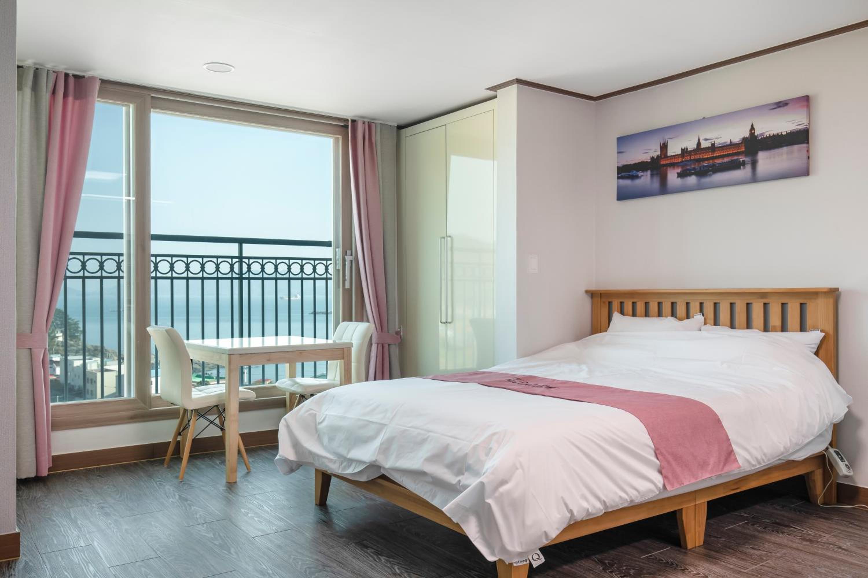 Double Room 6 photo 1