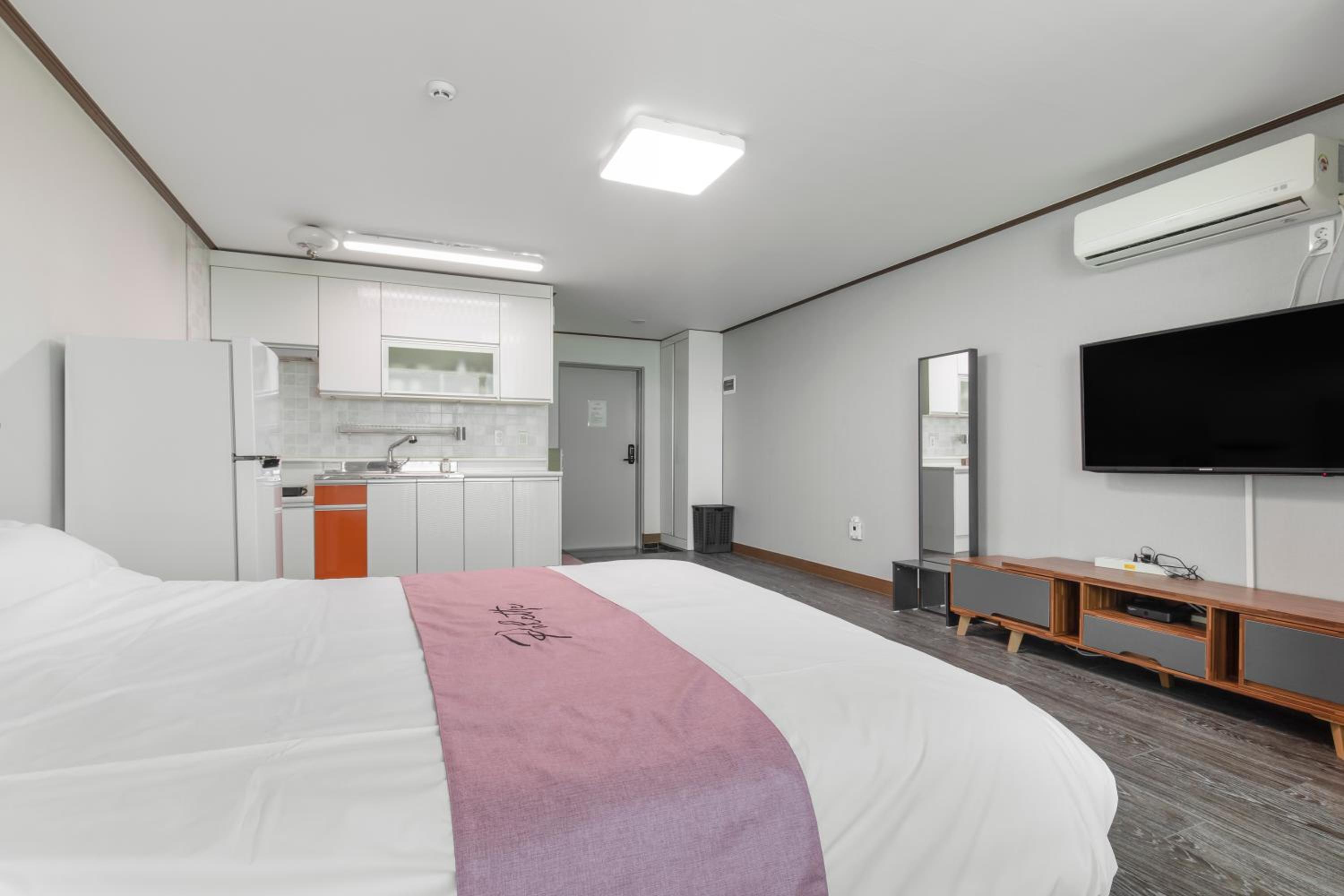 Double Room 6 photo 3