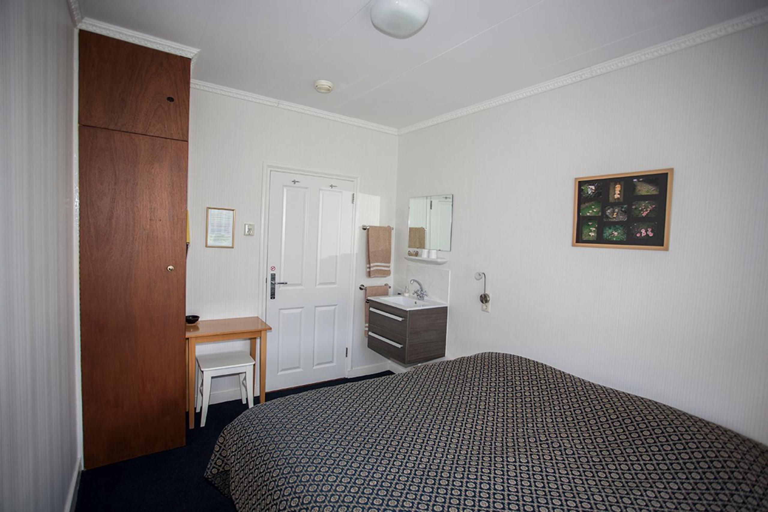 Twin Room - Photo 1