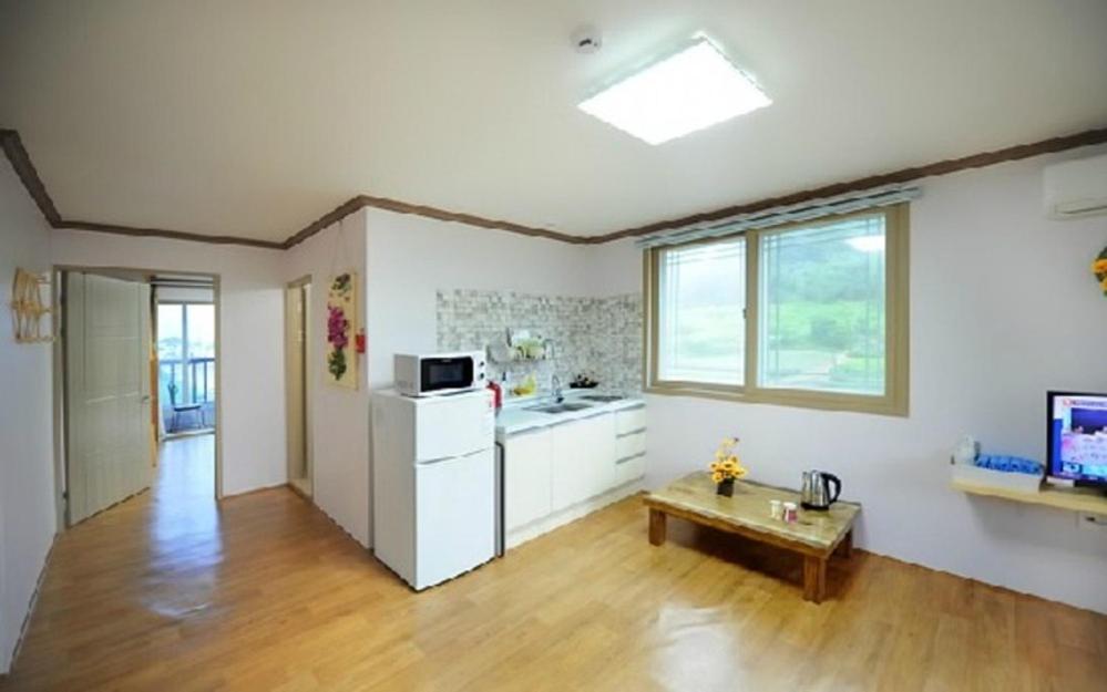 Family Room photo 3