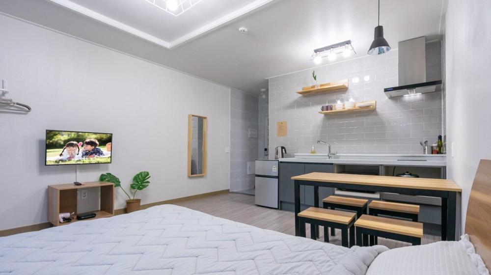 Double Room - Photo 7