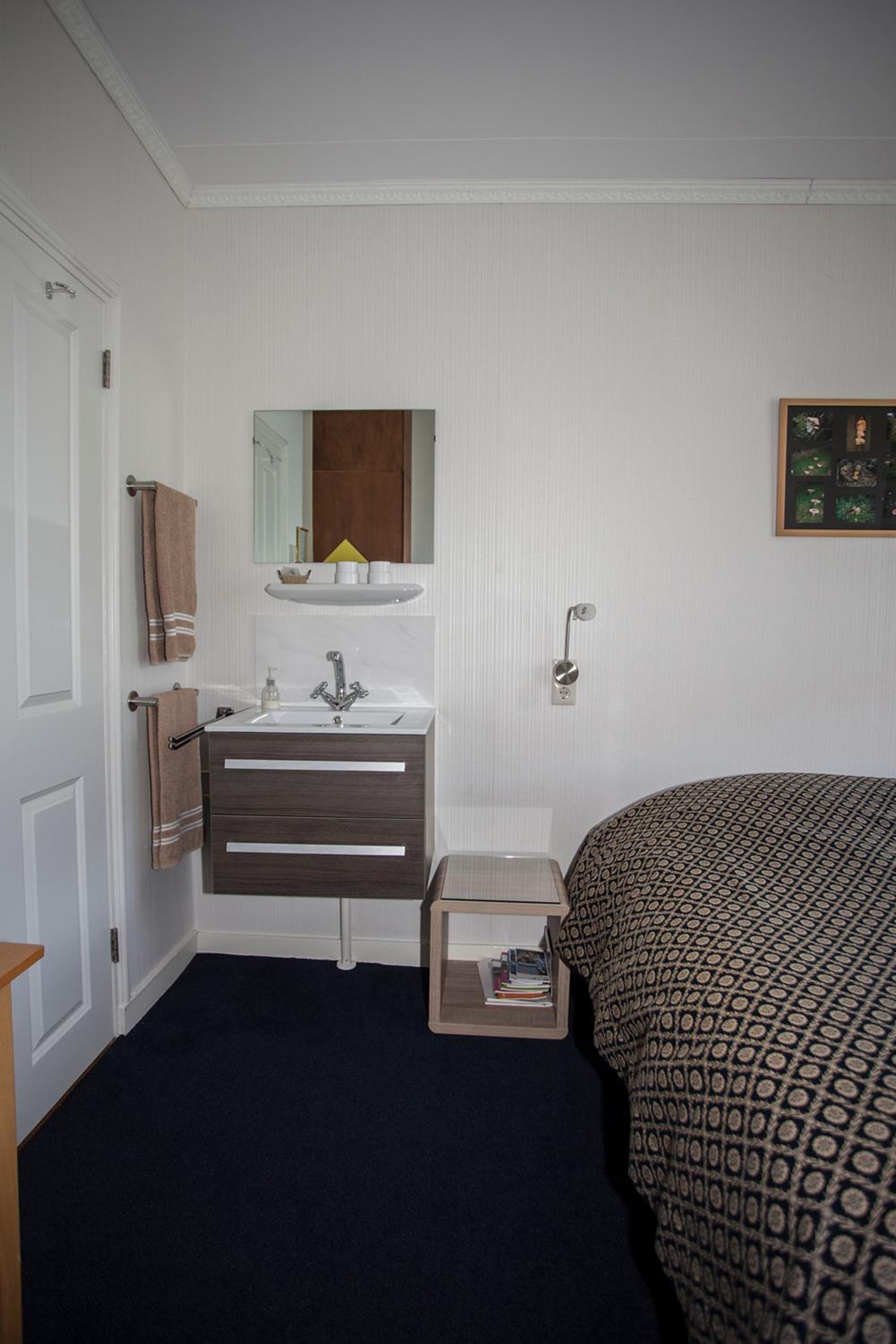 Twin Room - Photo 2