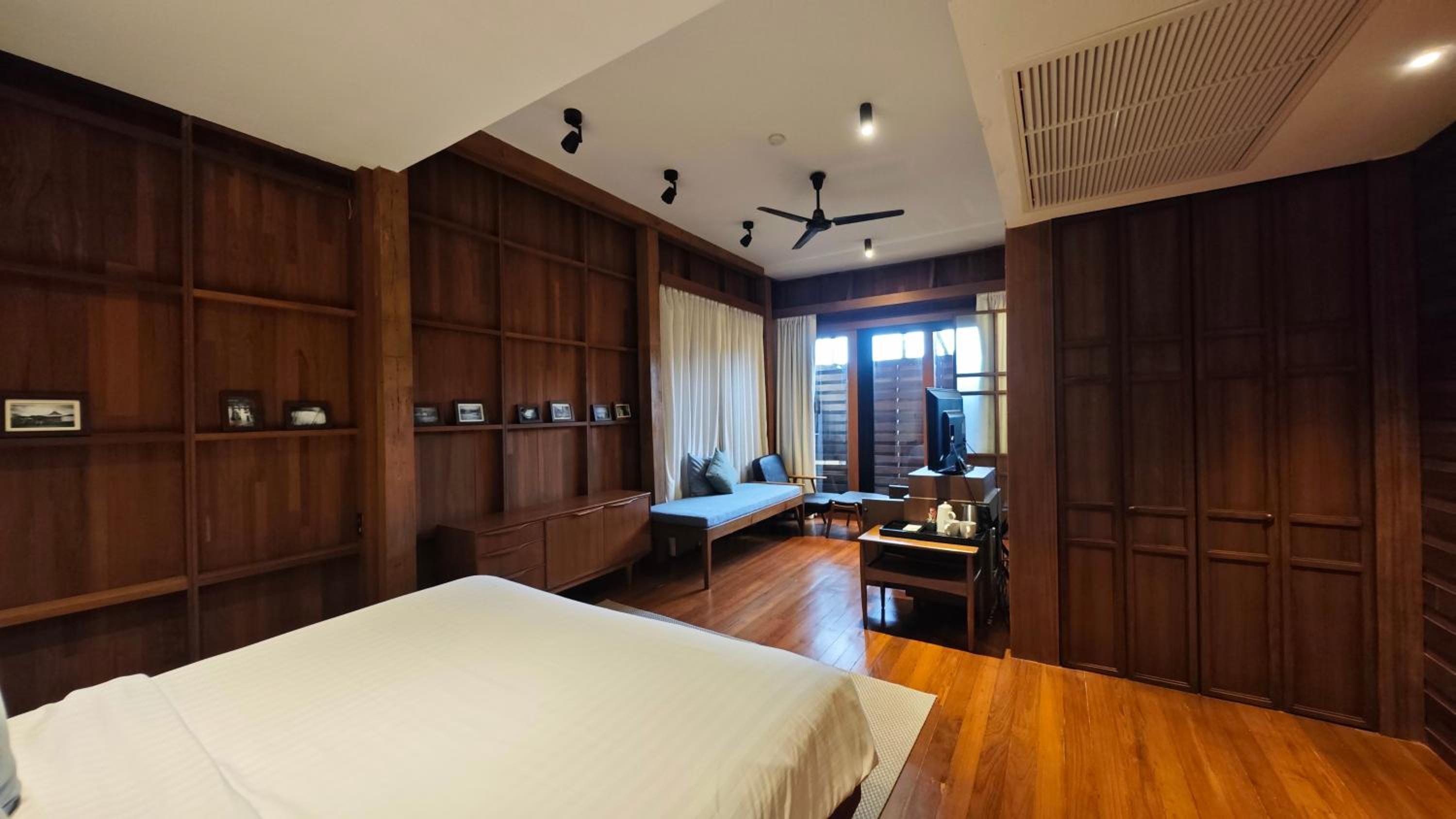 Deluxe Room with Garden View photo 2