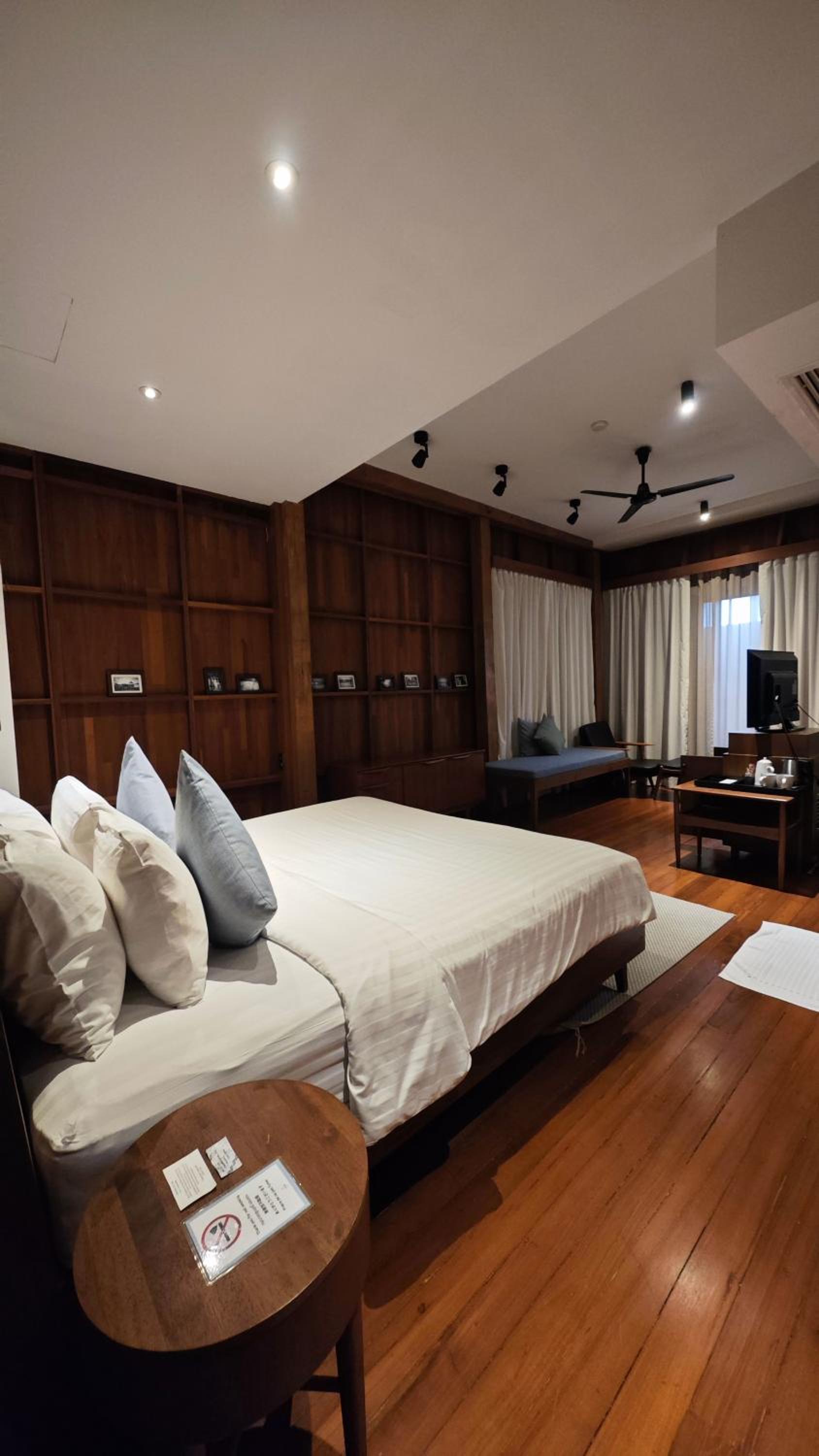Deluxe Room with Garden View photo 2