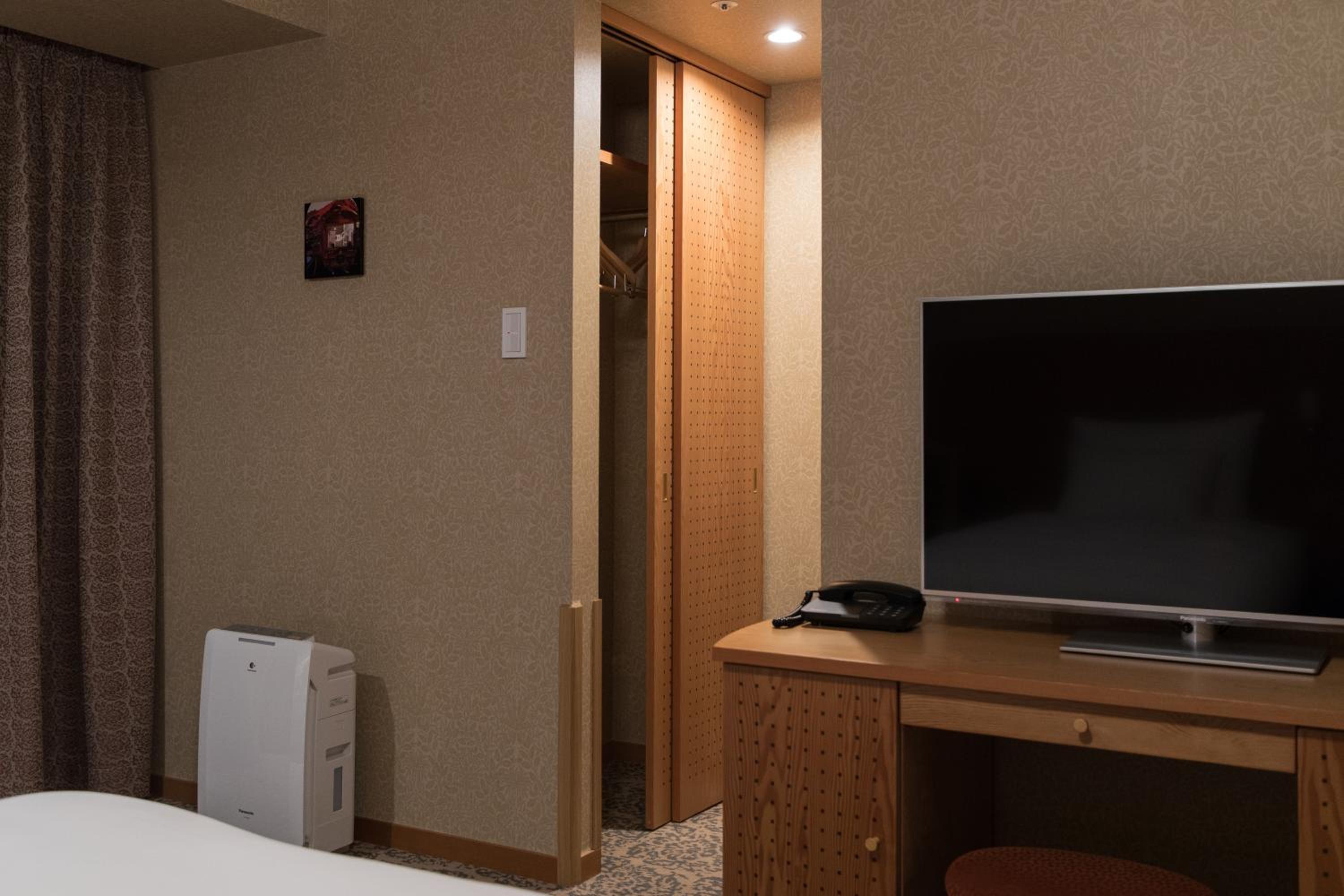 Deluxe Twin Room - Non-Smoking photo 2