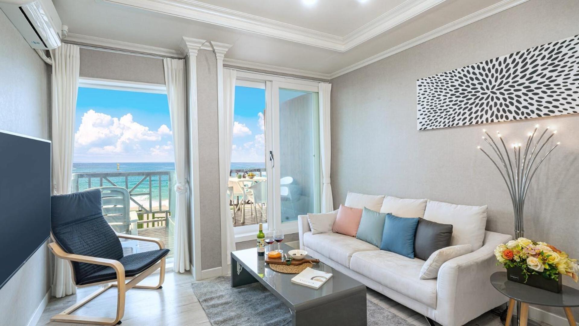 Double Room with Sea View photo 1