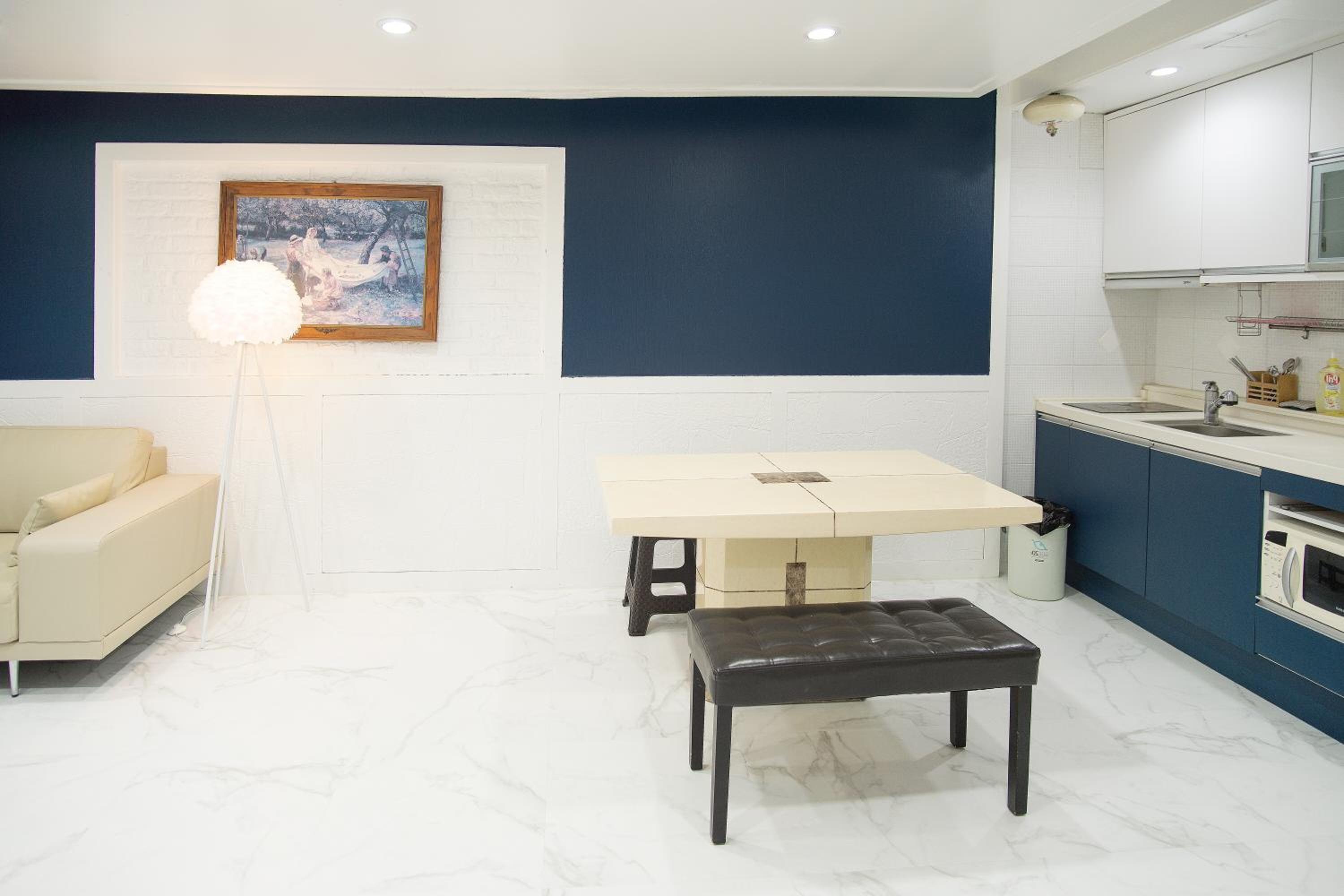 Family Room - Photo 3
