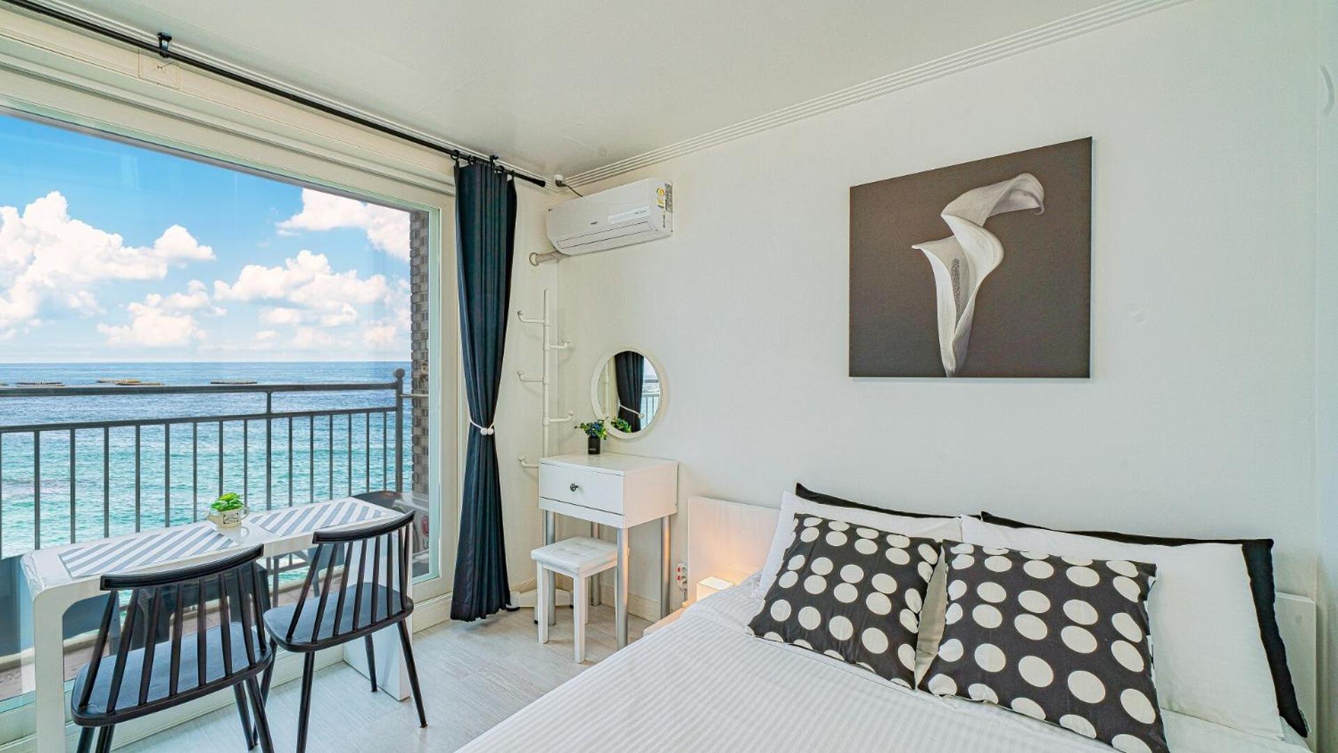 Double Room with Sea View 5 photo 1