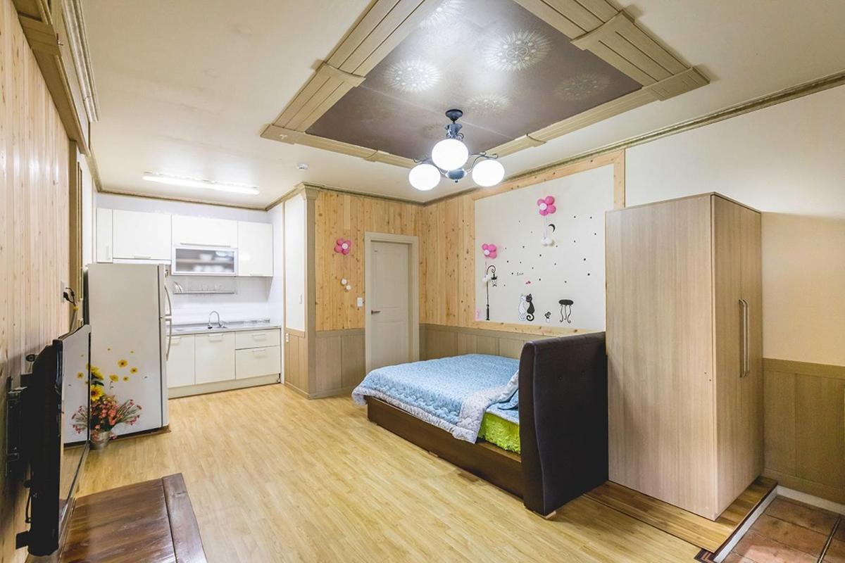 Double Room - Photo 2