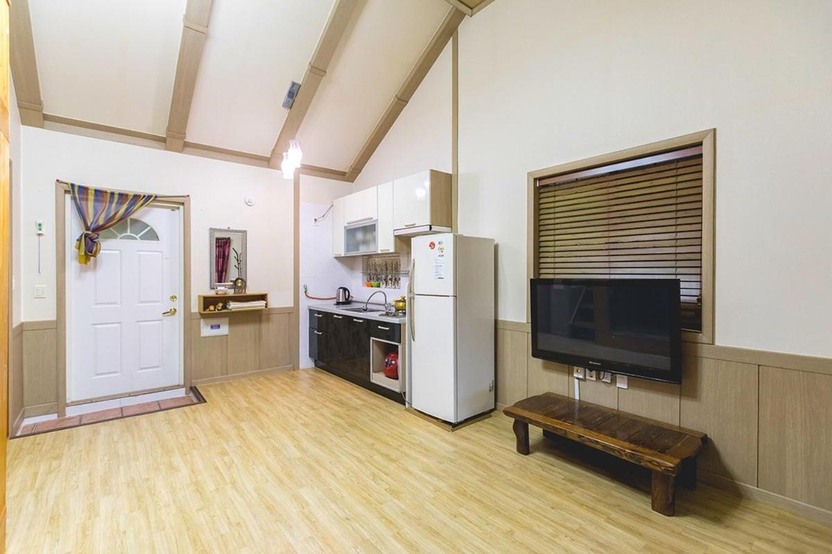 Quadruple Room - Photo 8