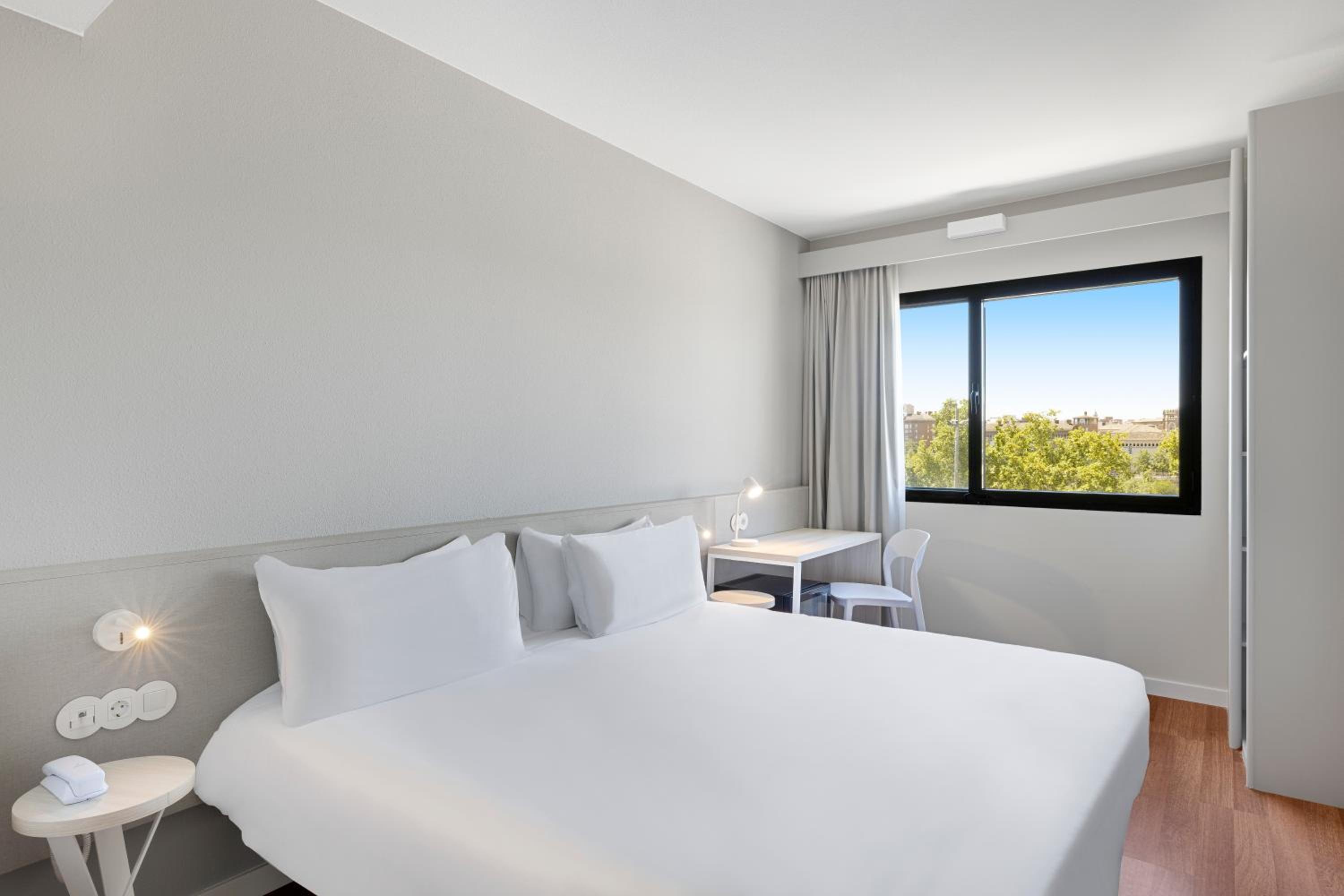 Deluxe Double Room with Castle View - Photo 2