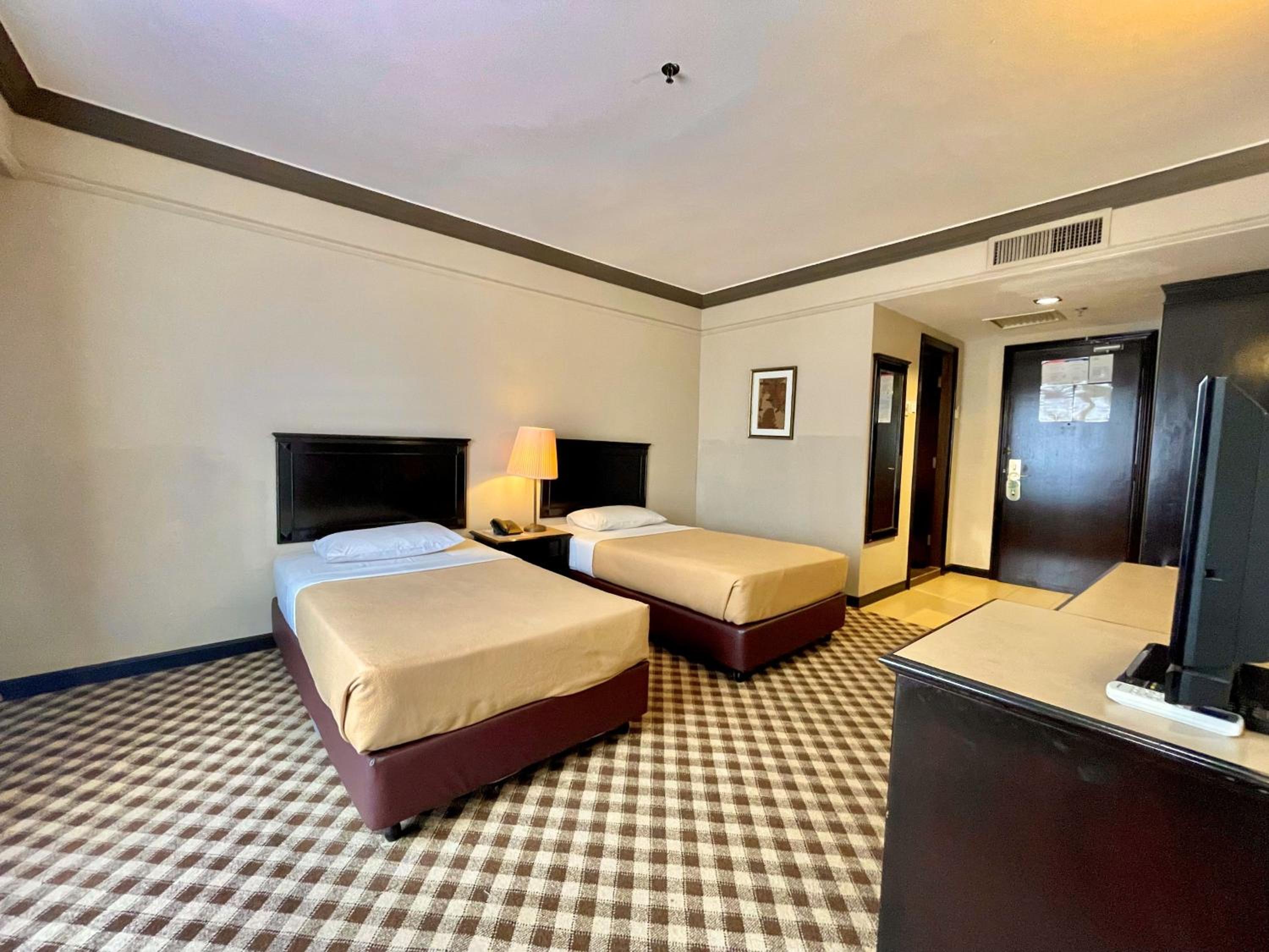 Deluxe Twin Room - Photo 10