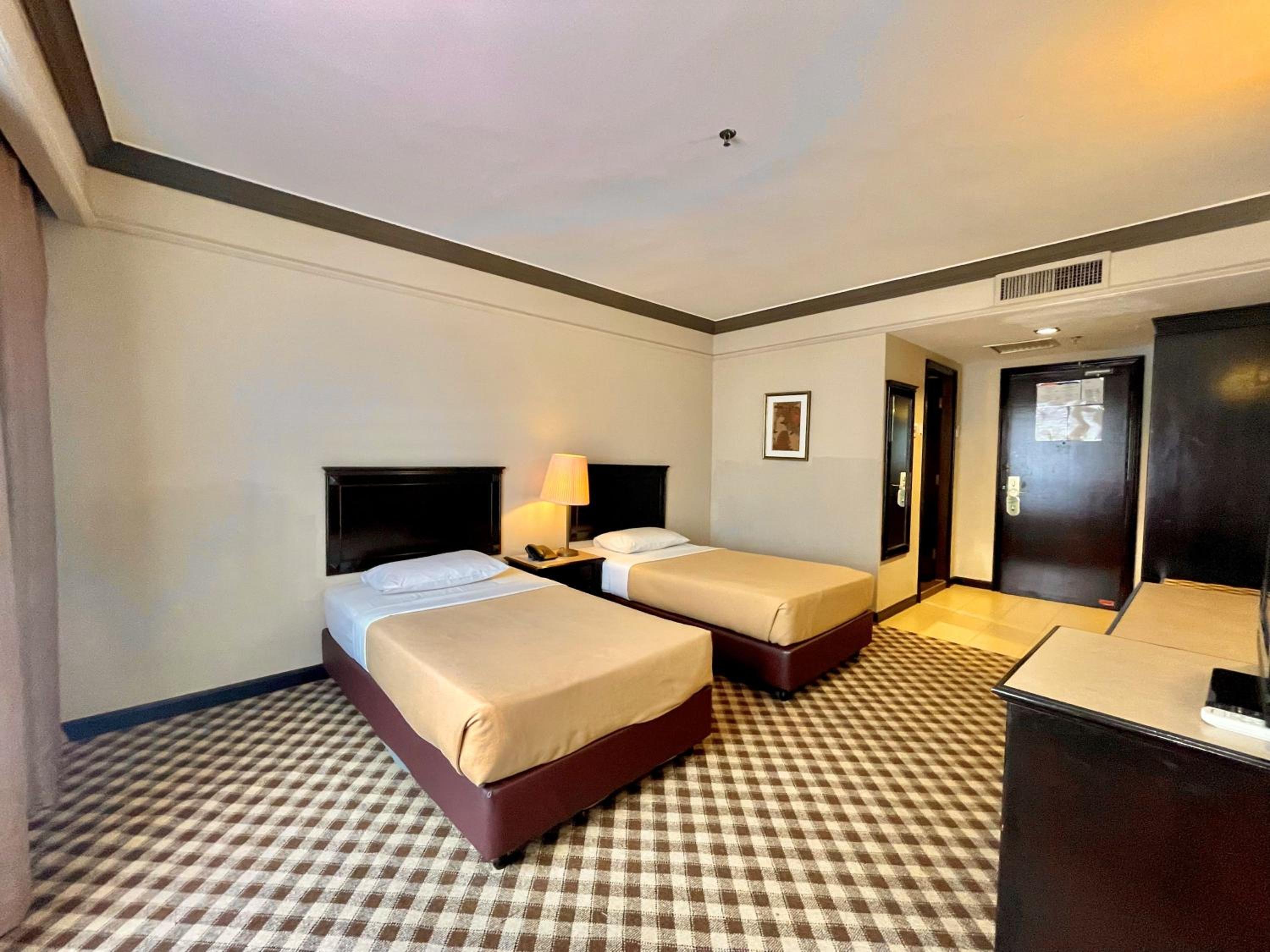 Deluxe Twin Room - Photo 16