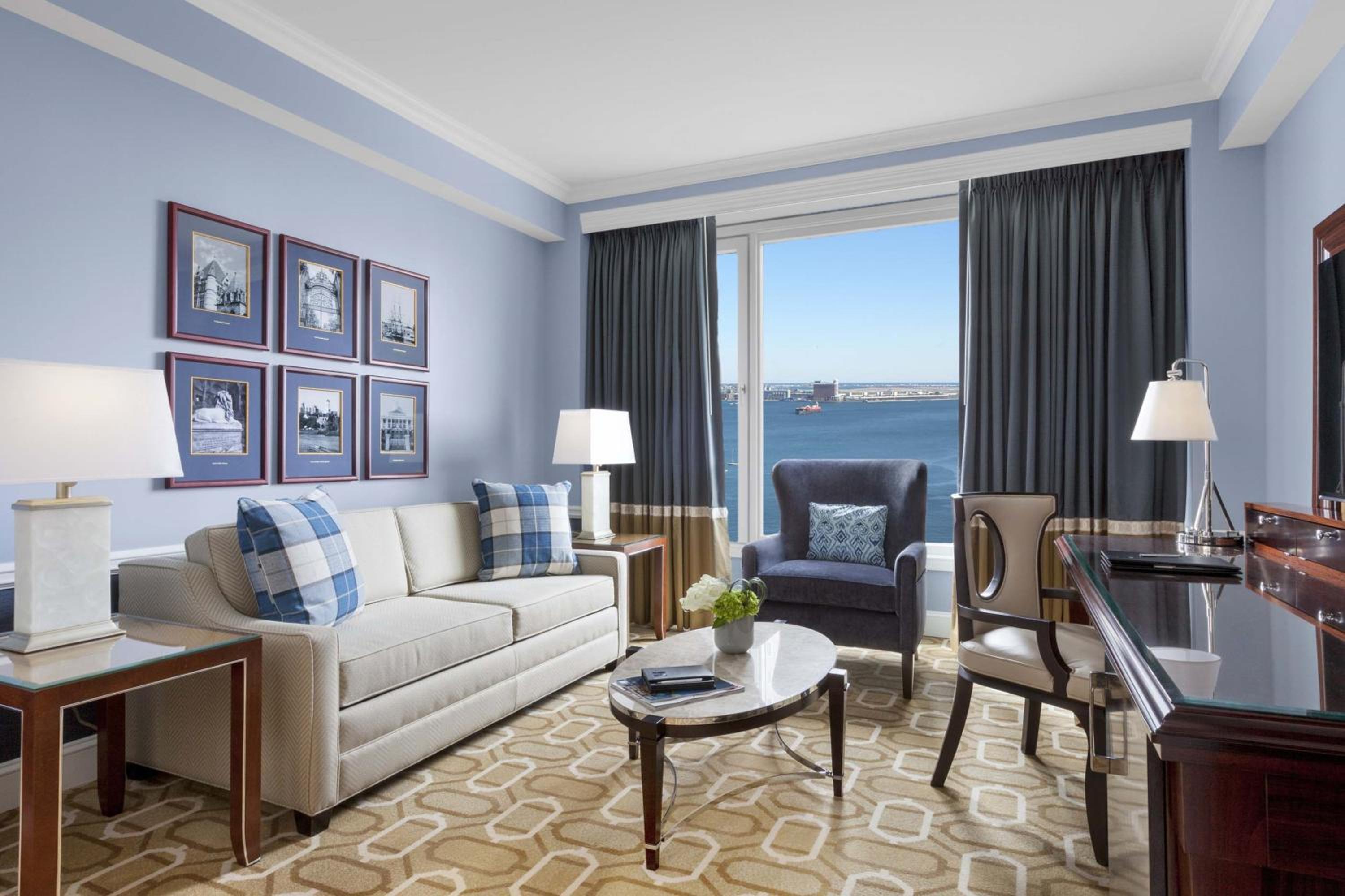 Deluxe King Room with Harbor View - Photo 5