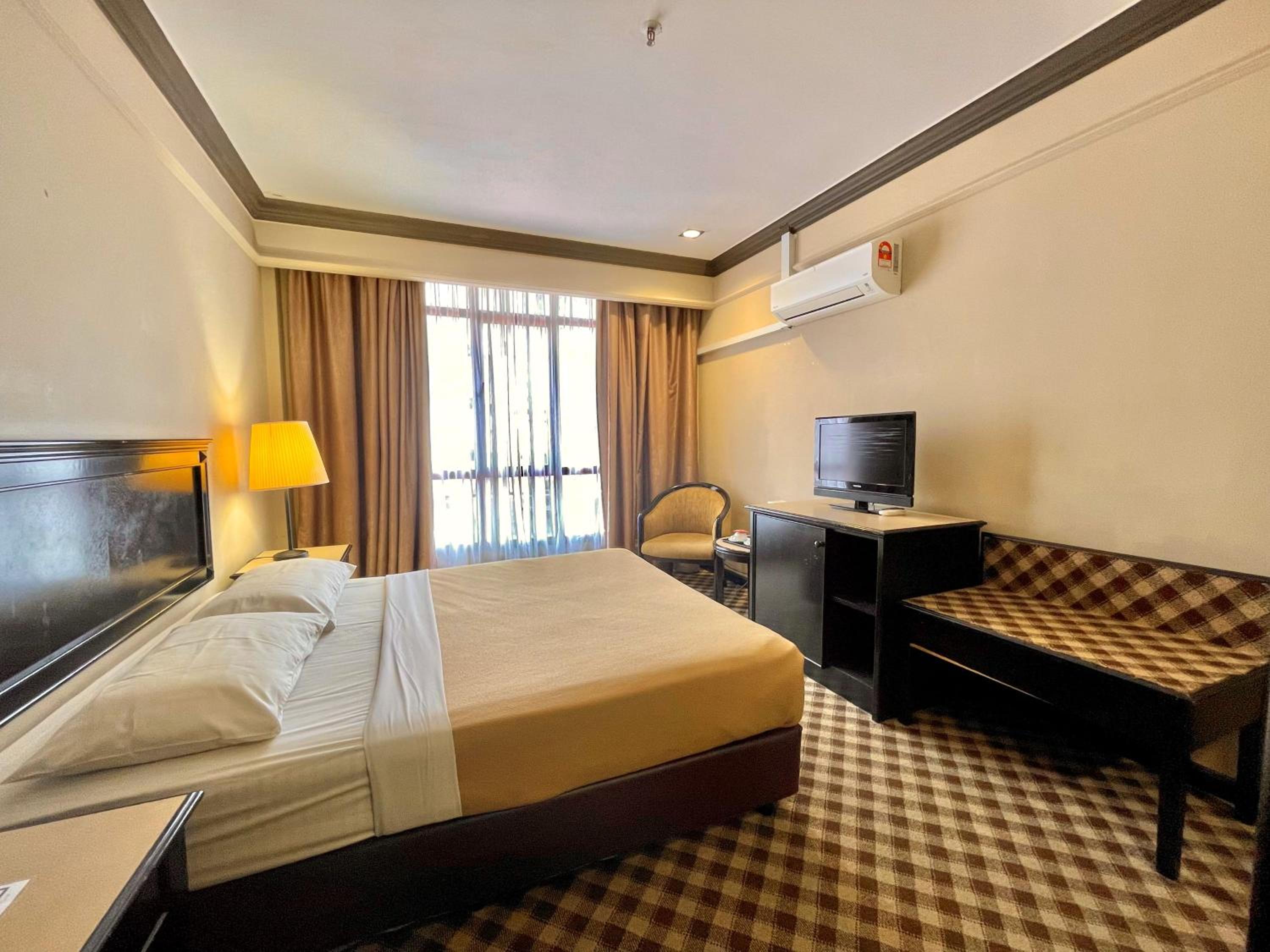 Deluxe Queen Room - Photo 5