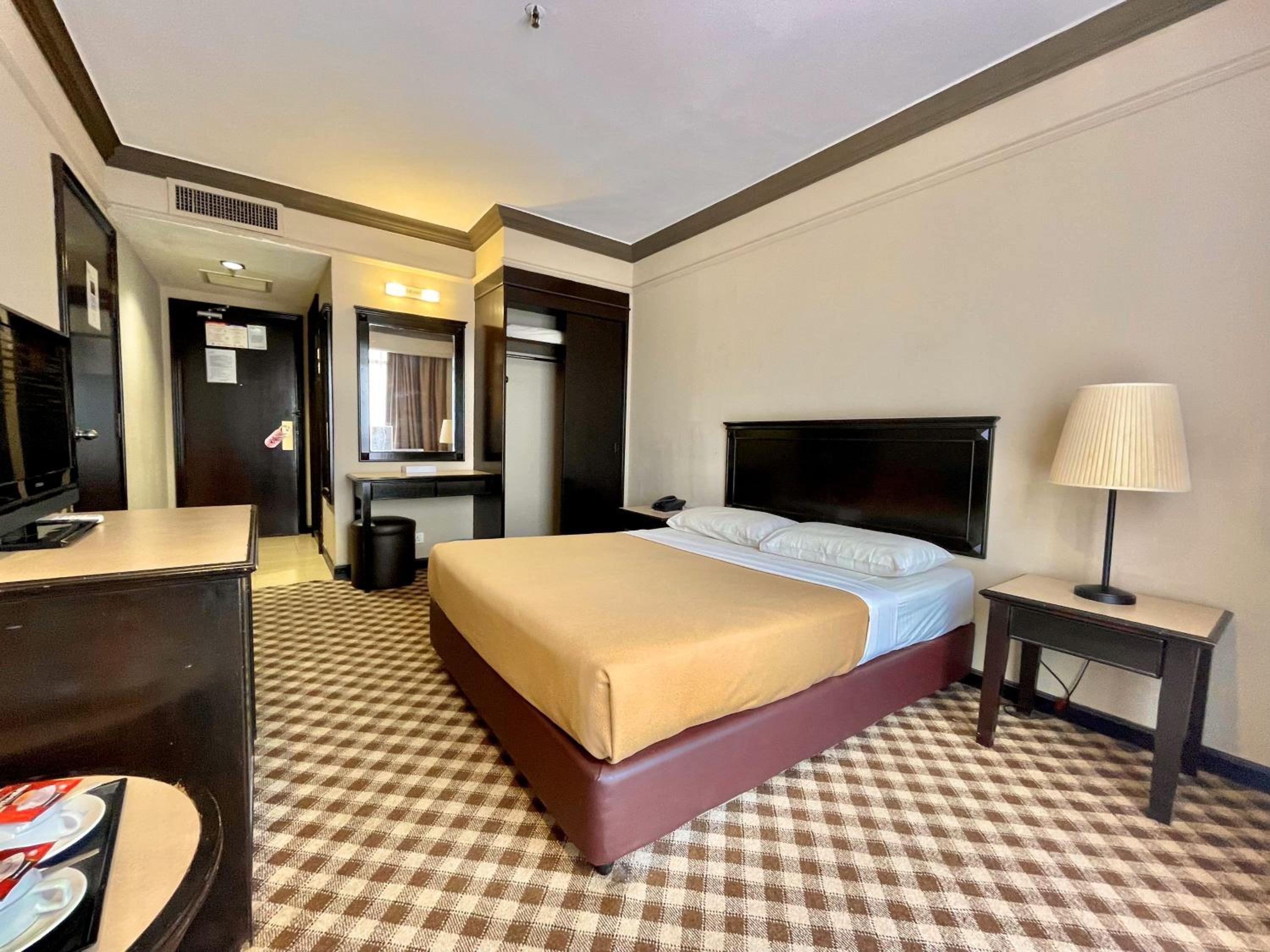Deluxe Queen Room - Photo 1