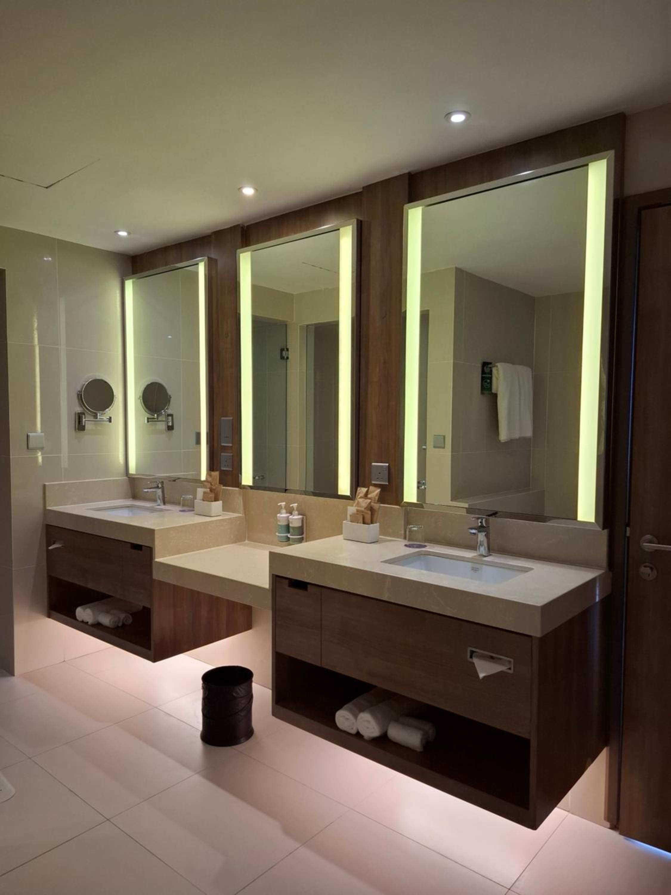 Presidential King Suite photo 3