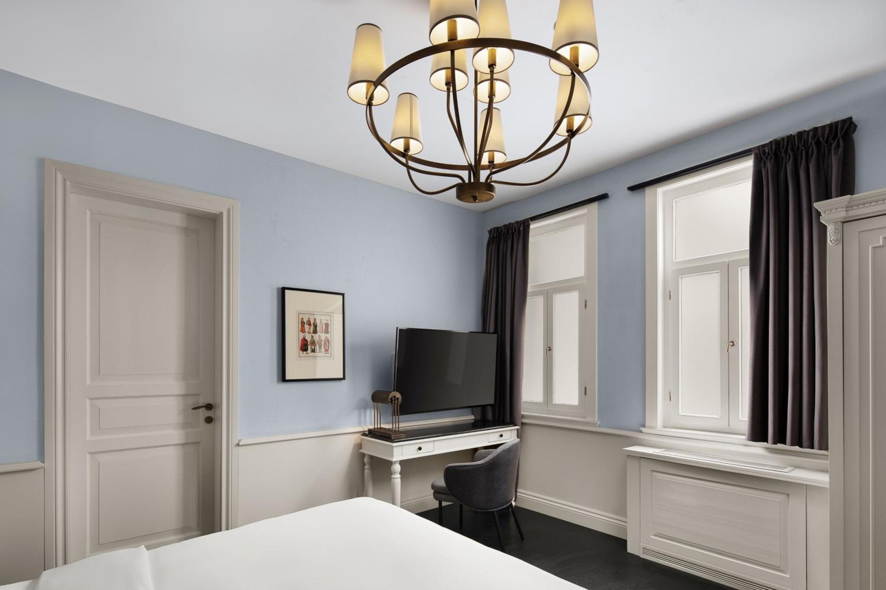 Standard Windowless Queen Room