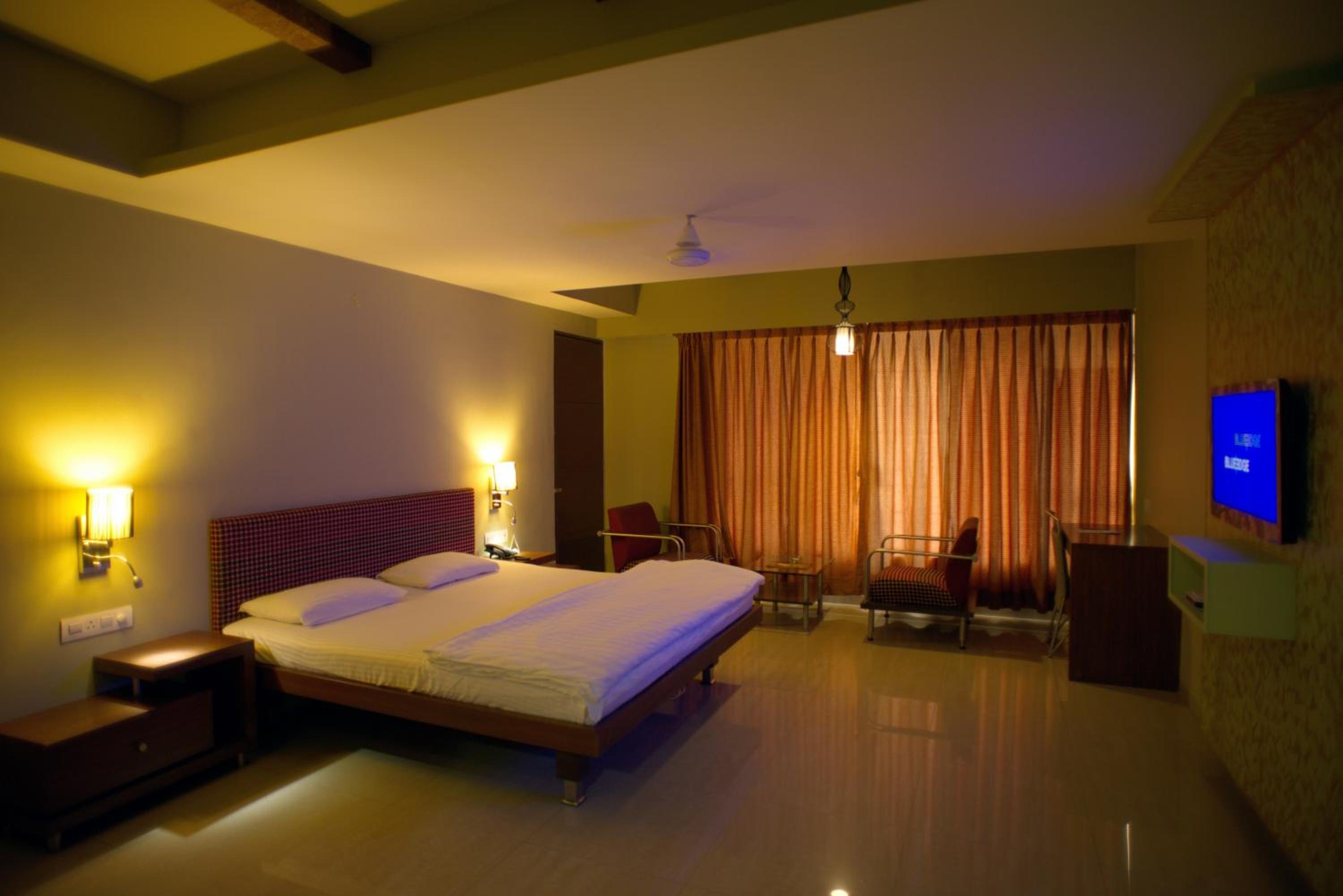 Deluxe Double Room - Photo 11