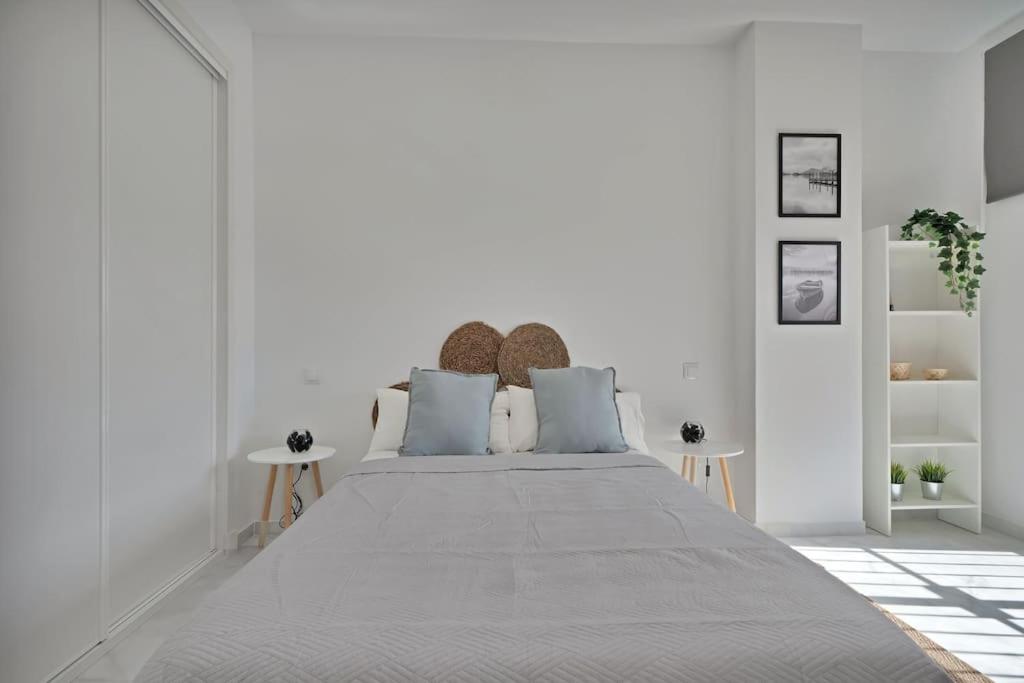 Apartamento de dos habitaciones con terraza y vista al mar