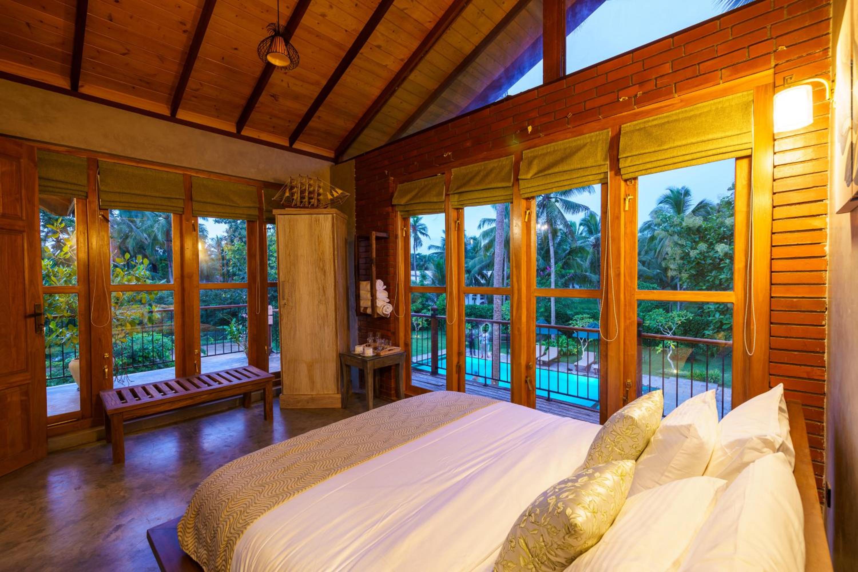 Deluxe Double Room with Balcony photo 3
