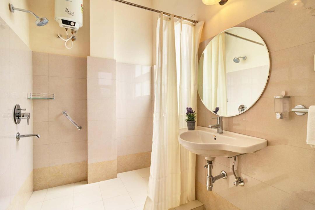 Deluxe King Room photo 3