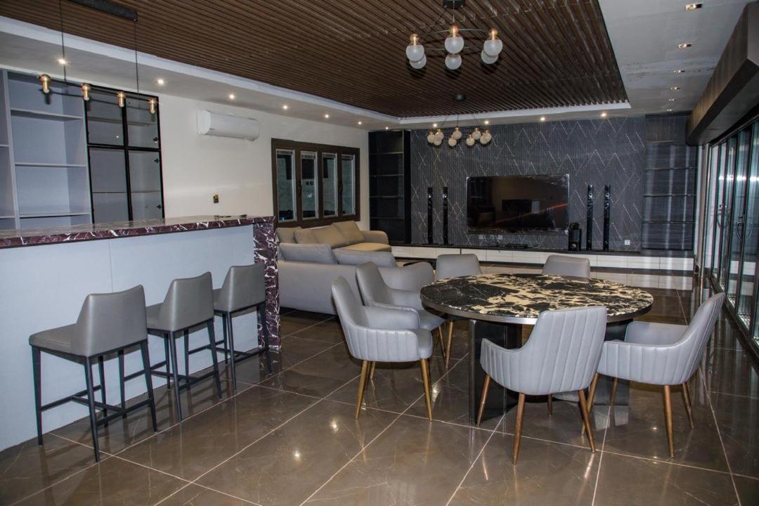 Villa photo 1