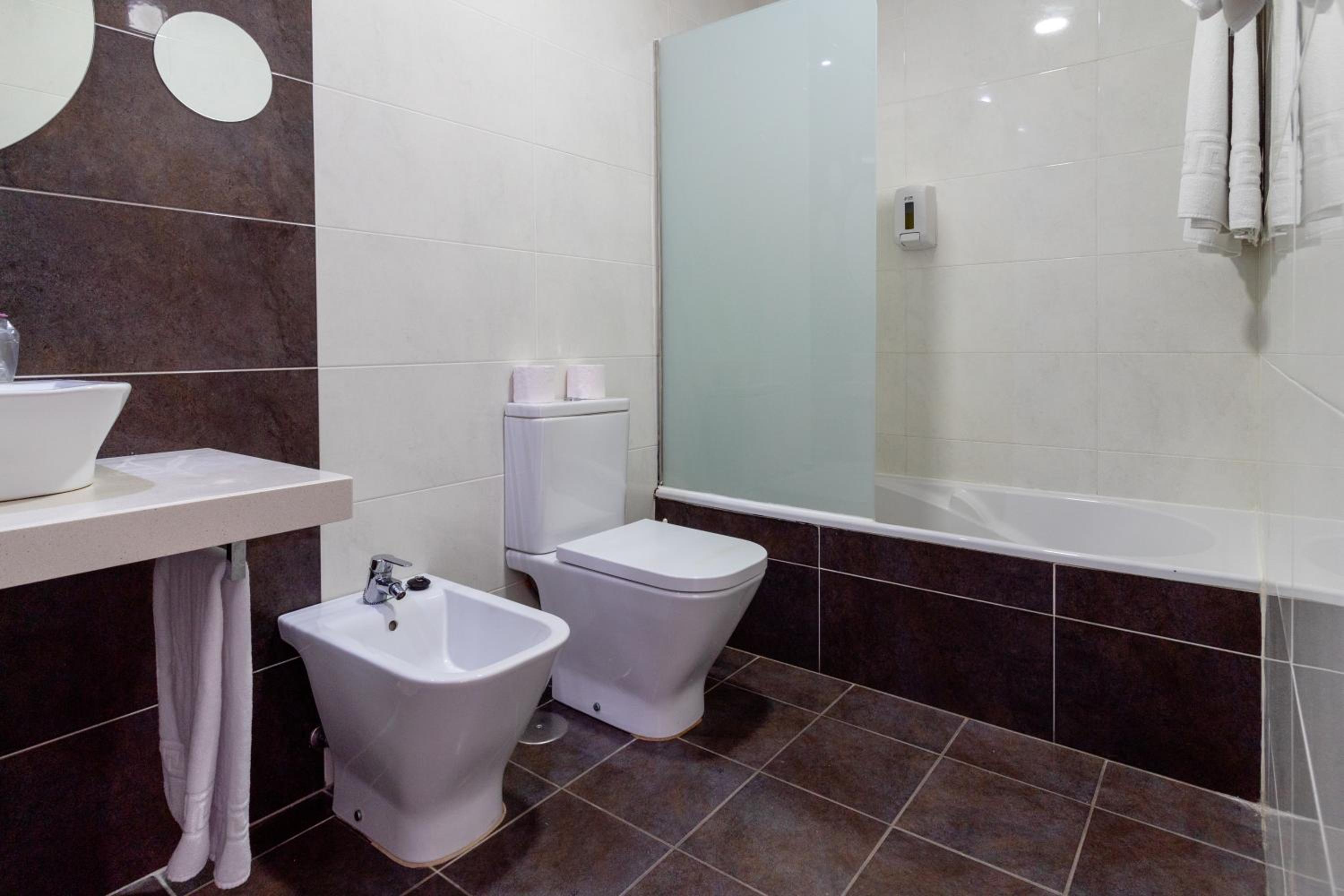 Double or Twin Room with Partial Sea View photo 3