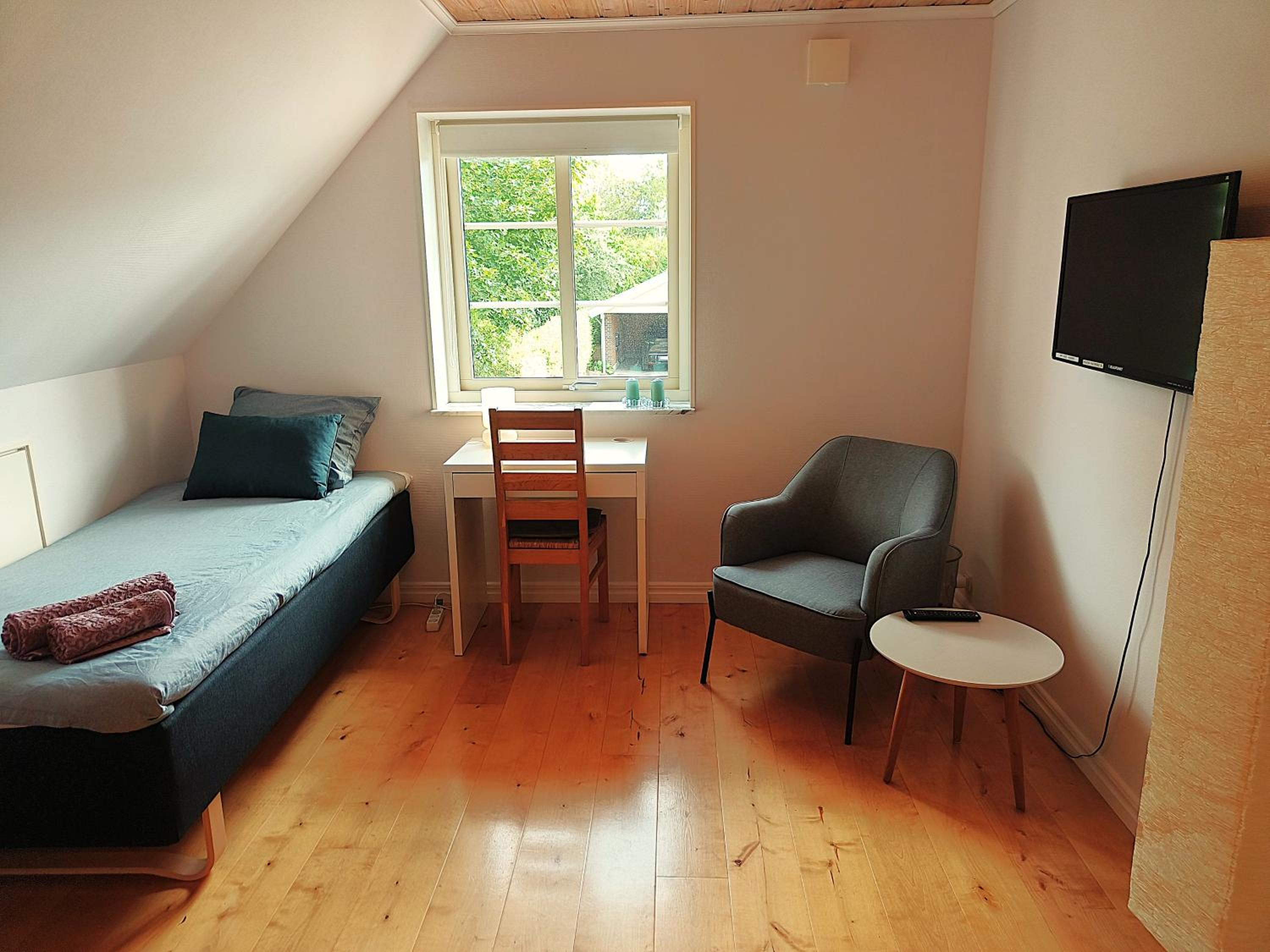 Double Room with Shared Bathroom photo 2