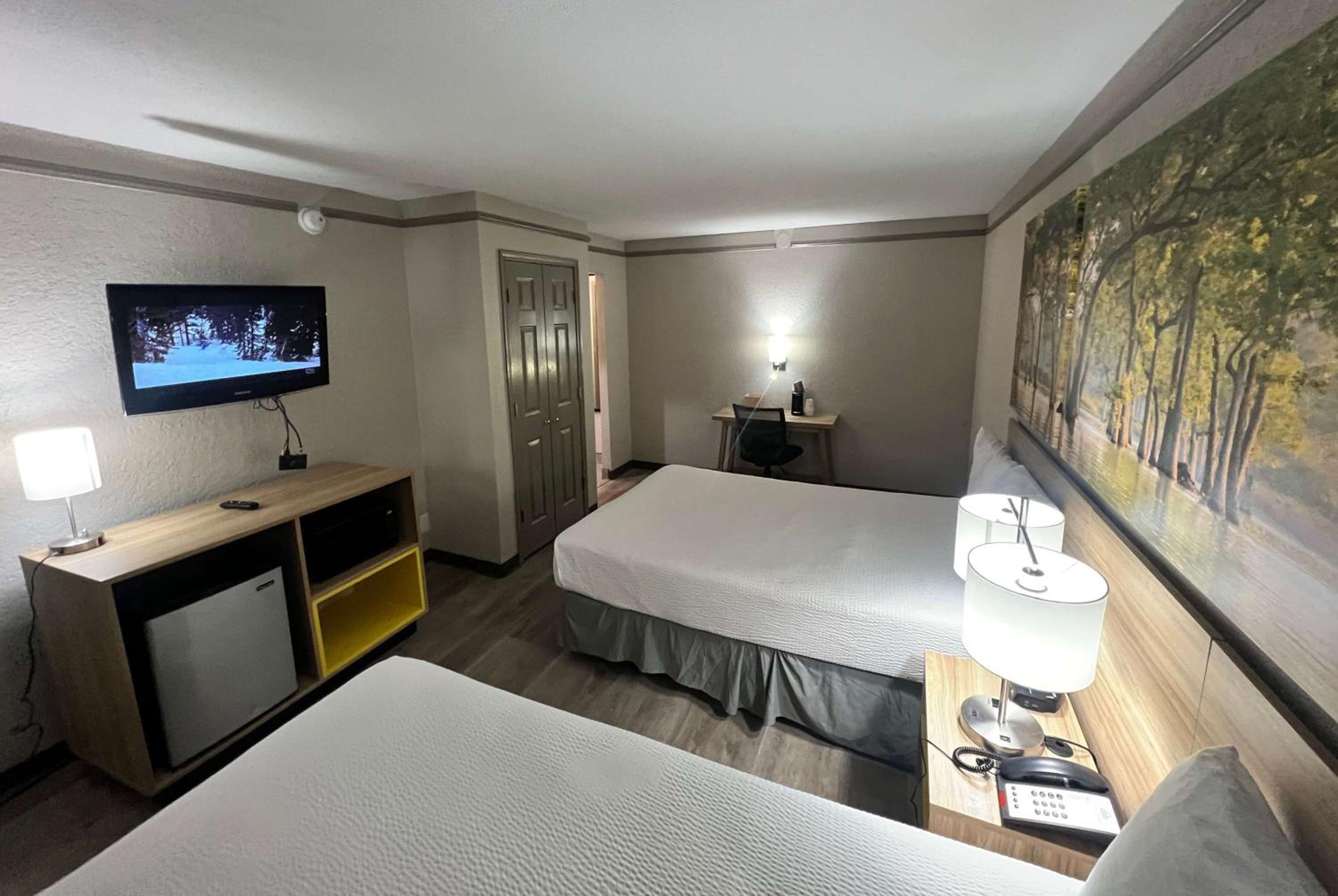 Double Room with Two Double Beds - Non-Smoking - Photo 2
