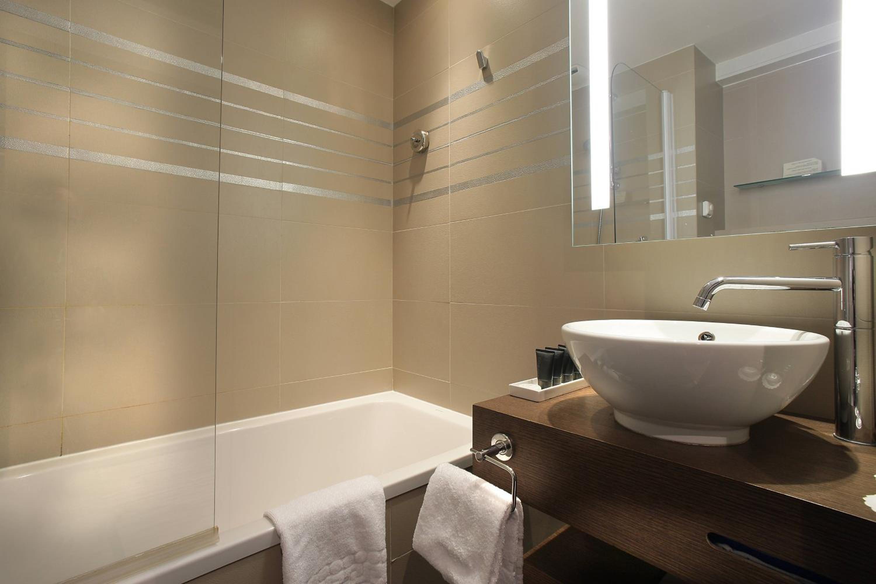 Twin Room with City View photo 2