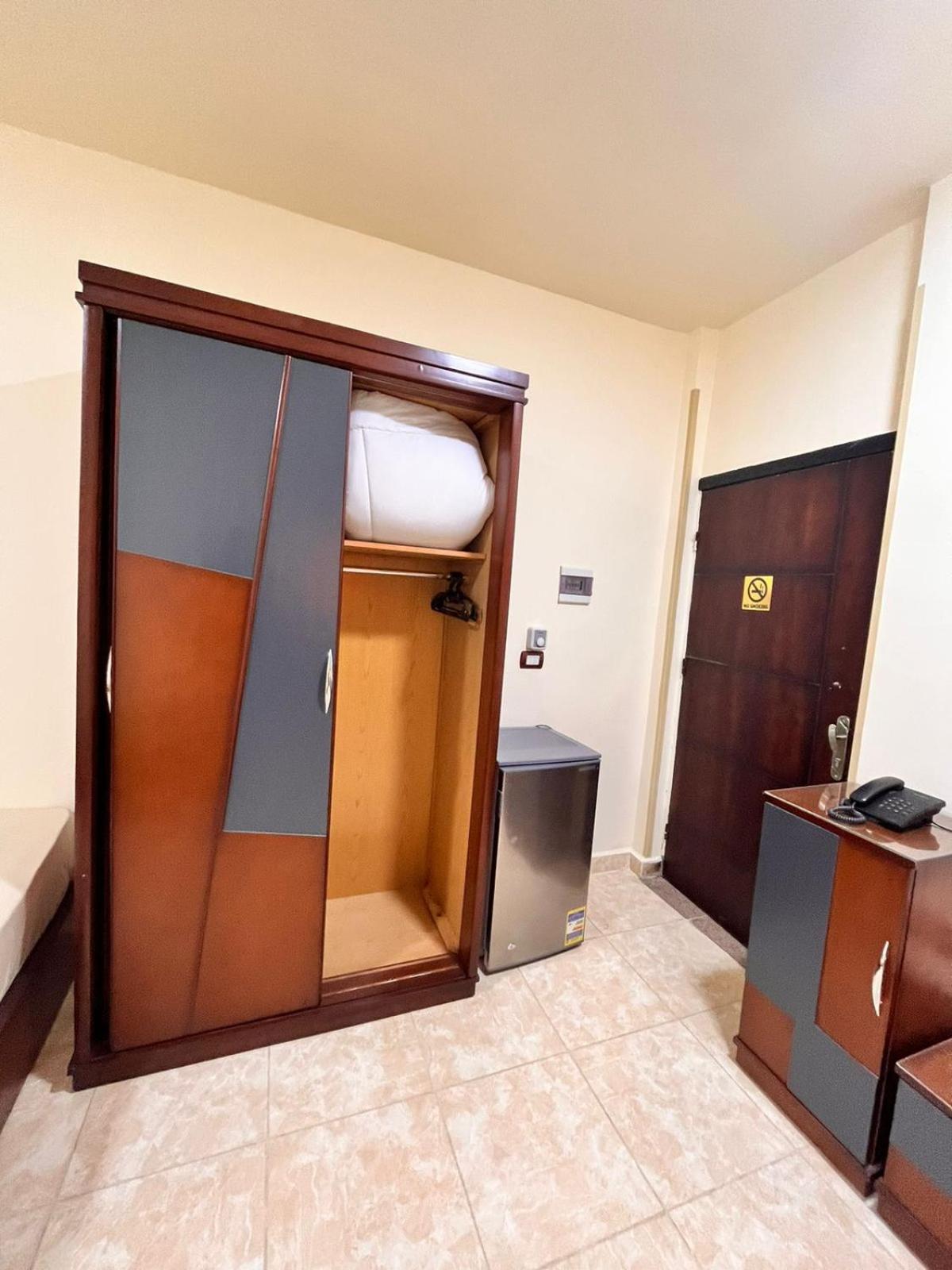 Economy Double Room - Photo 12