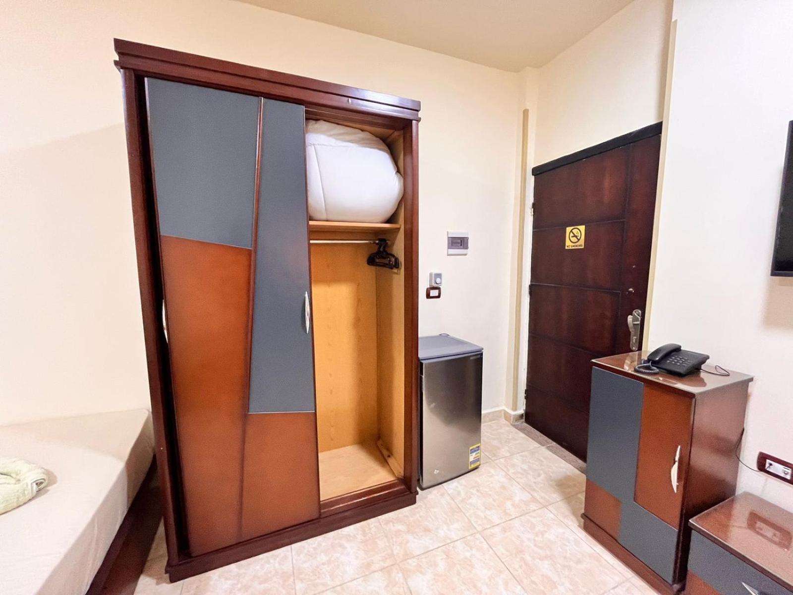 Economy Double Room - Photo 13