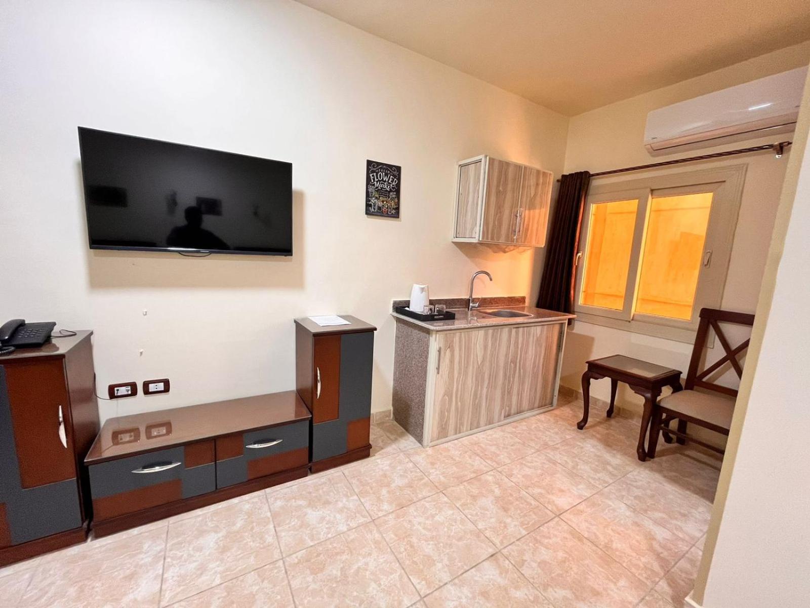 Economy Double Room - Photo 15
